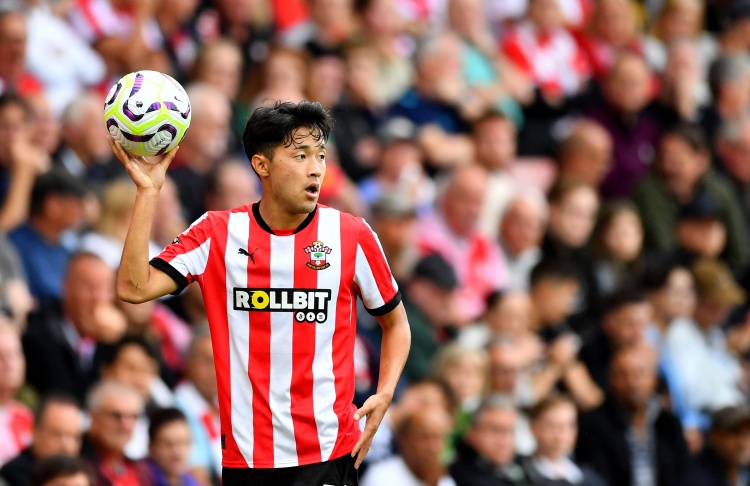 記者：那不勒斯關注南安普頓右后衛(wèi)菅原由勢