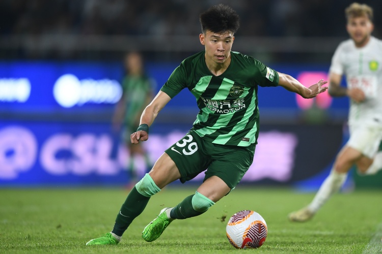 打幾分？浙江小將王鈺棟半場數(shù)據(jù)：觸球19次，2次射門0射正