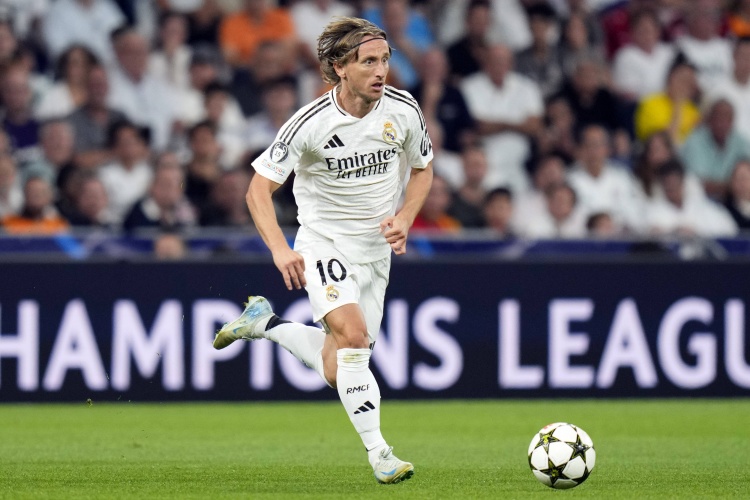 龍賽羅：莫德里奇是皇馬的現(xiàn)在和未來，是一位肩負(fù)所有榮譽(yù)的隊(duì)長