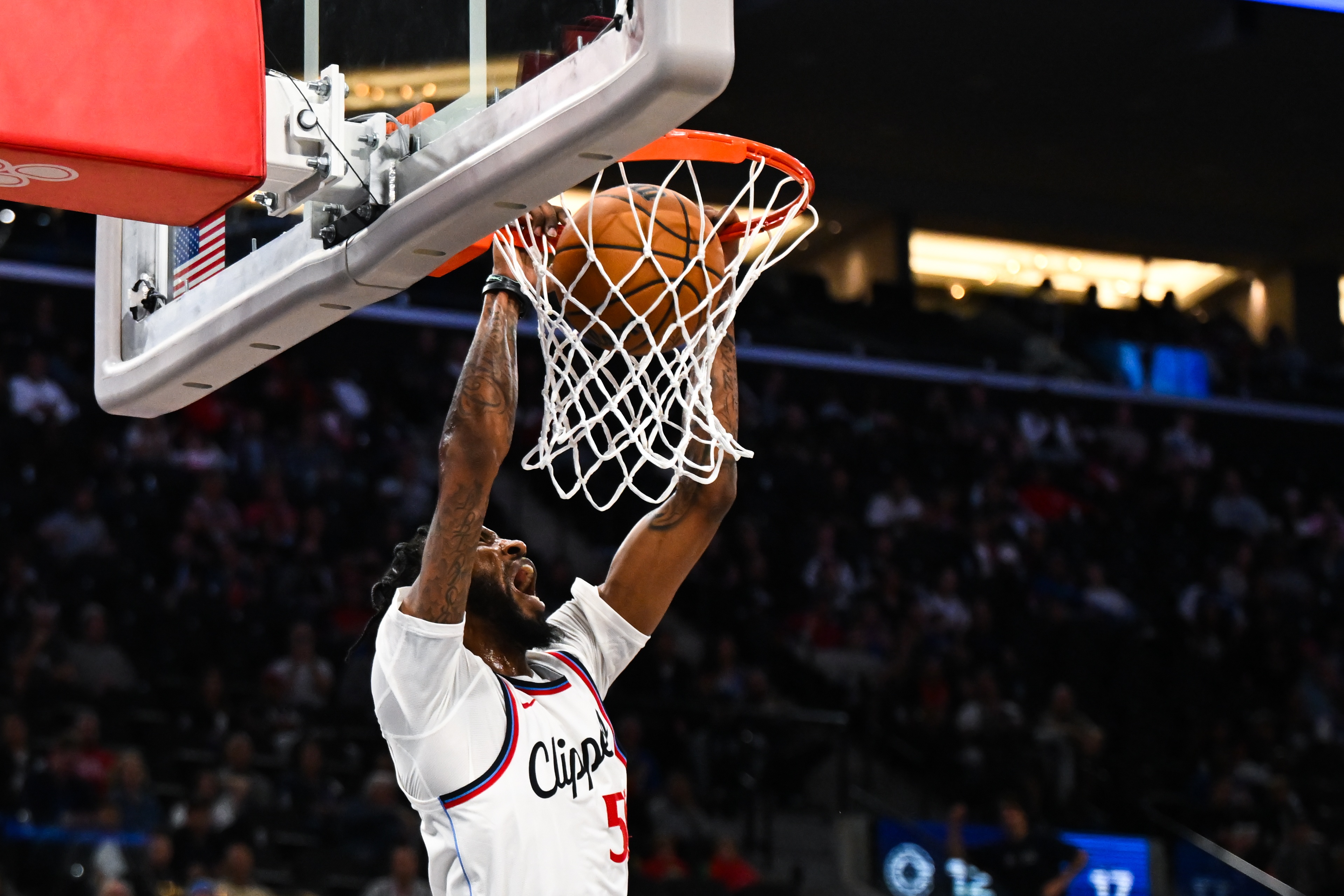 攻守兼?zhèn)?！小德里?瓊斯8中5拿到12分6板 正負(fù)值+24最高