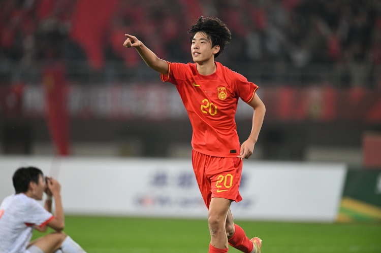 記者贊朱鵬宇：黎兵轉(zhuǎn)世靈童重現(xiàn)大連，國(guó)足中鋒位置快來(lái)人了