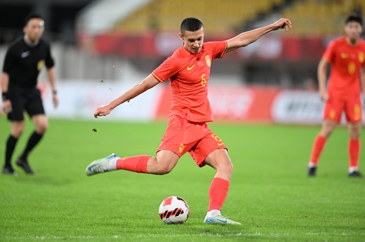 足球報(bào)：U22國足仍需進(jìn)一步磨合，依木蘭在球隊(duì)中并不適應(yīng)