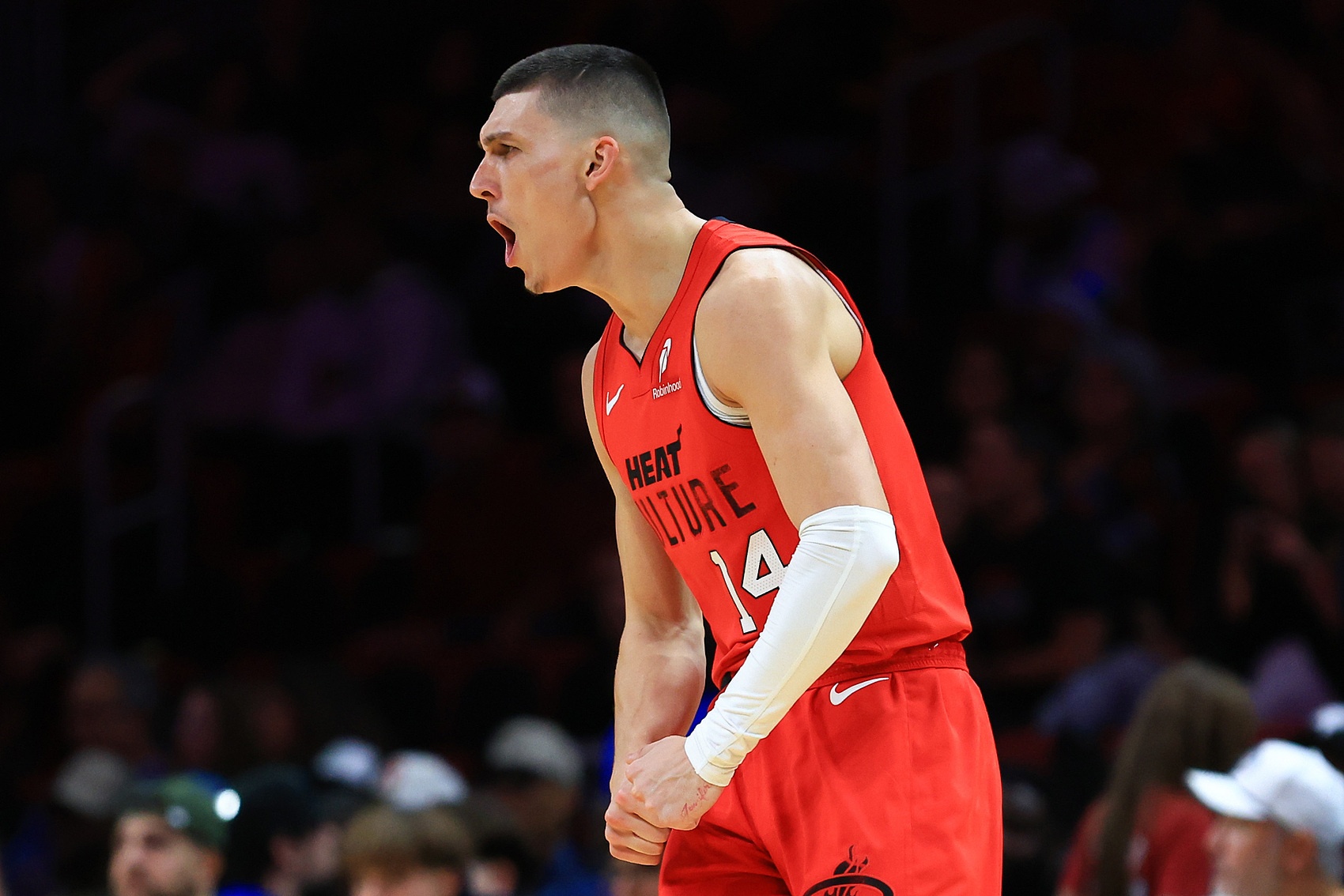 希羅17投11中&三分9中5砍下30分3板7助 連續(xù)兩場砍下30+