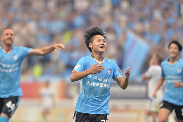 19歲國青小將毛偉杰進入大連英博戰(zhàn)泰山首發(fā)，將迎中超首秀