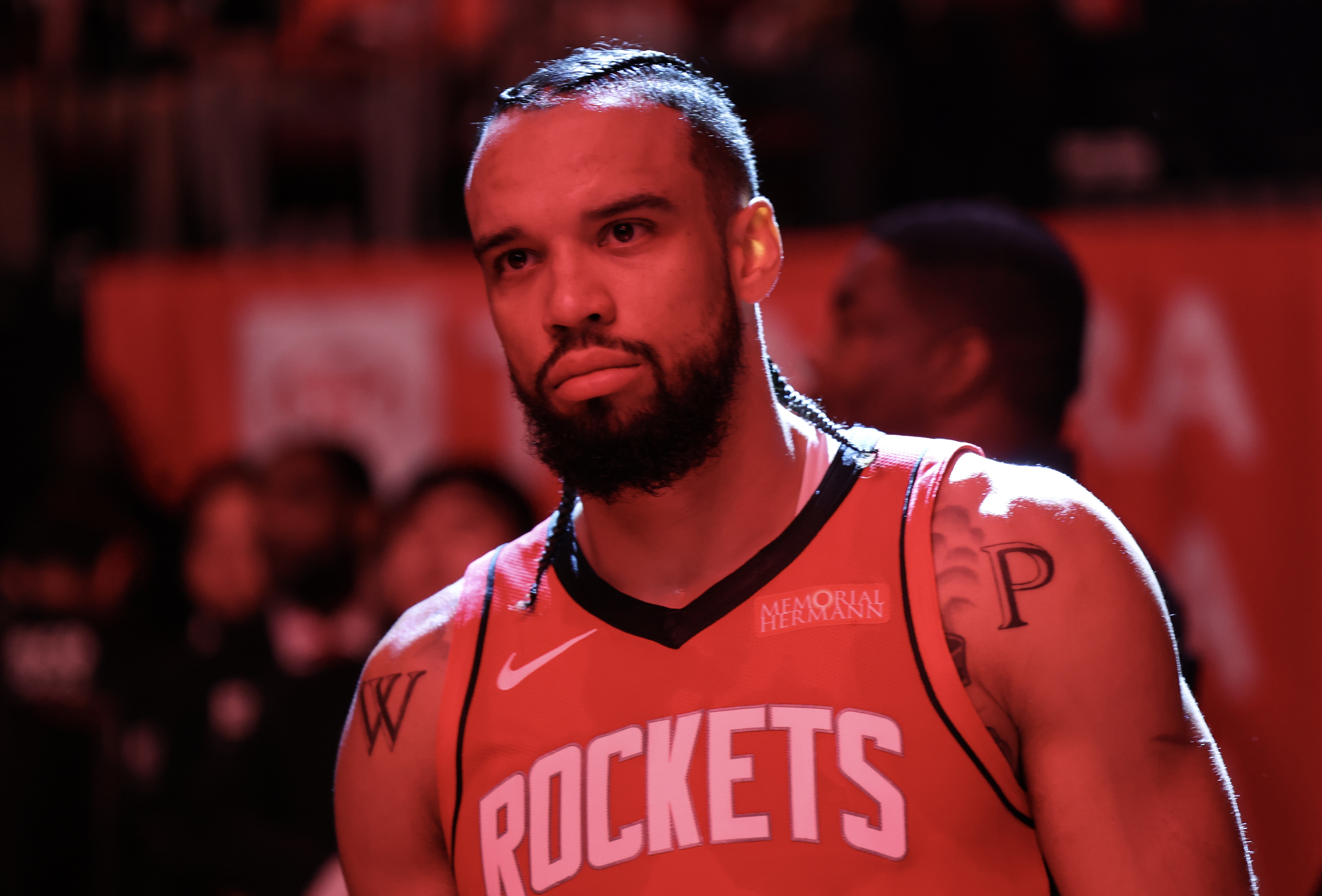 烏度卡：隊(duì)員們半場(chǎng)時(shí)都開玩笑 感謝狄龍被驅(qū)逐點(diǎn)燃了大家的斗志