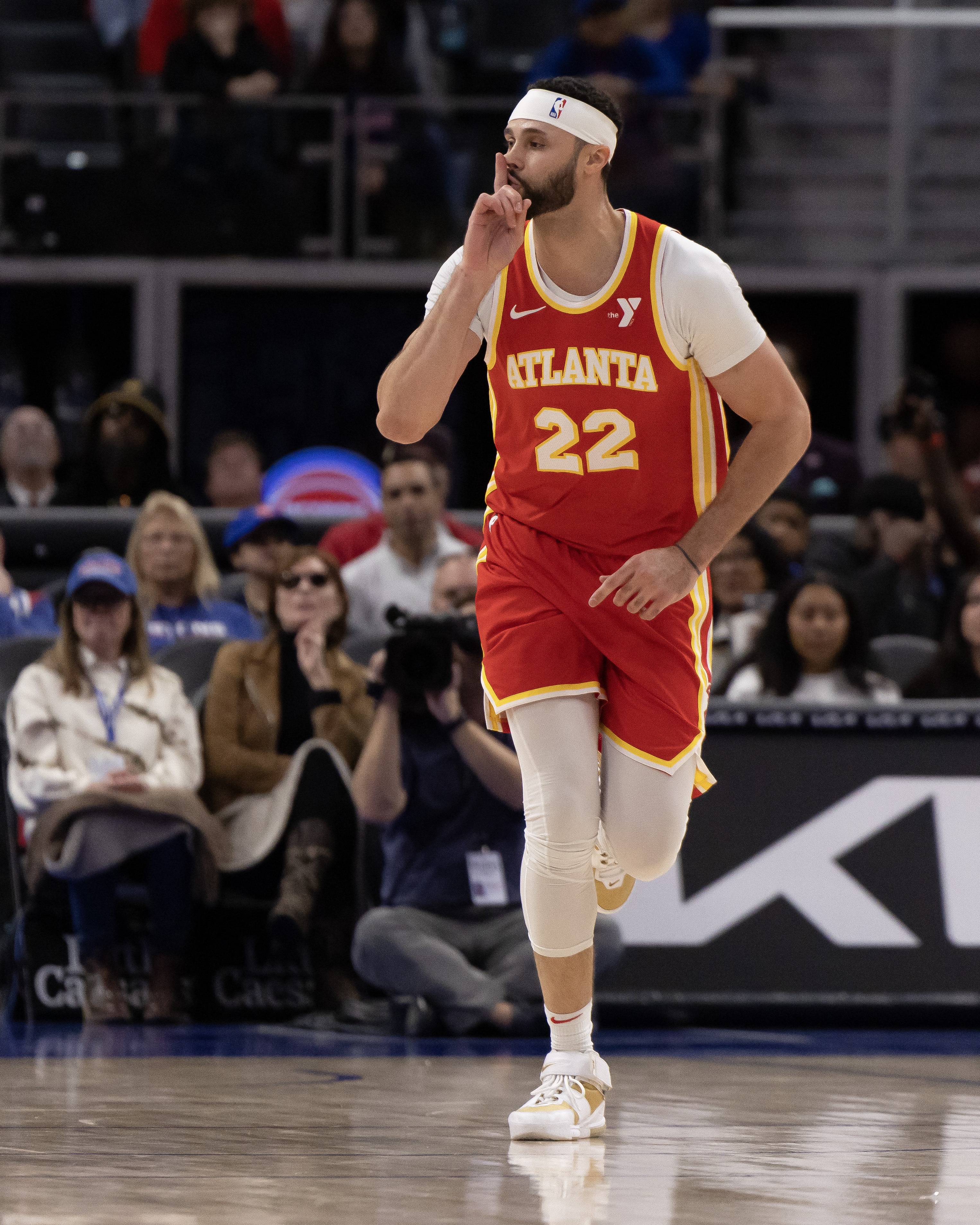 老鷹官方：小南斯將繼續(xù)術(shù)后康復(fù) 本季常規(guī)賽結(jié)束后接受重新評估