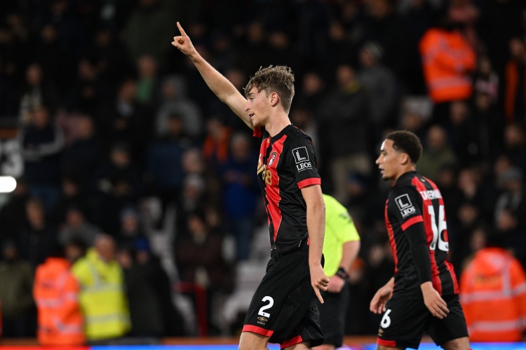 皇馬有意！19歲中衛(wèi)懷森在2025年共完成25次攔截，是英超同期最多