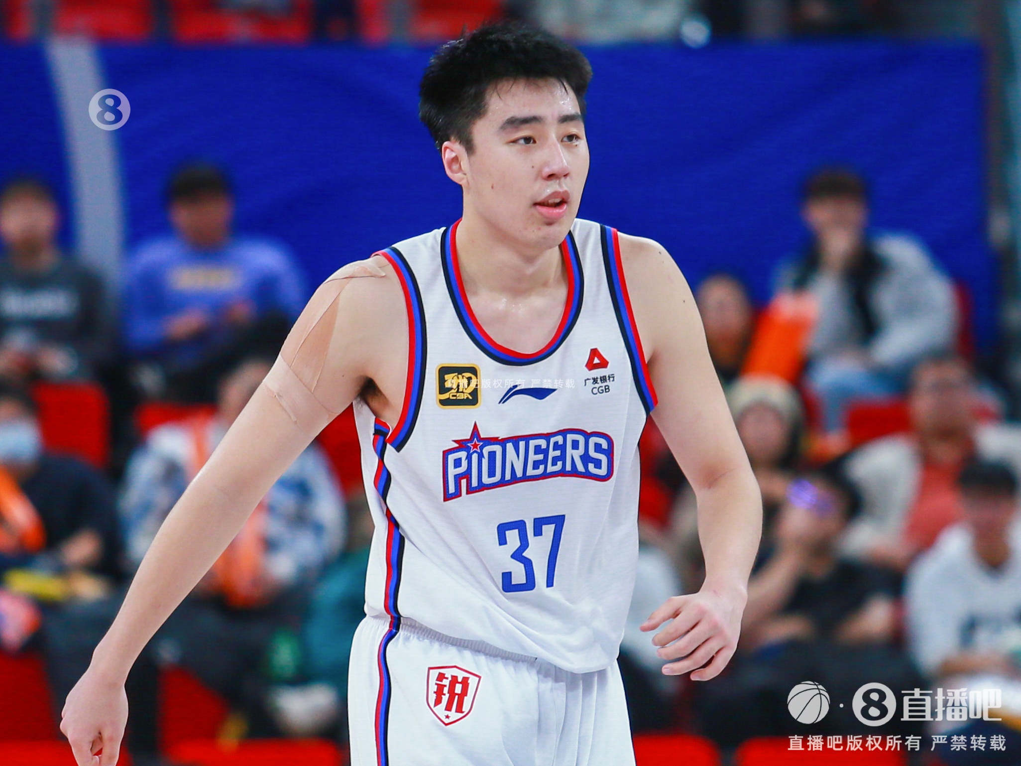 中鋒對攻戰(zhàn)！首節(jié)杜伯超5中5砍10分2前板&胡金秋4中4拿9分2前板