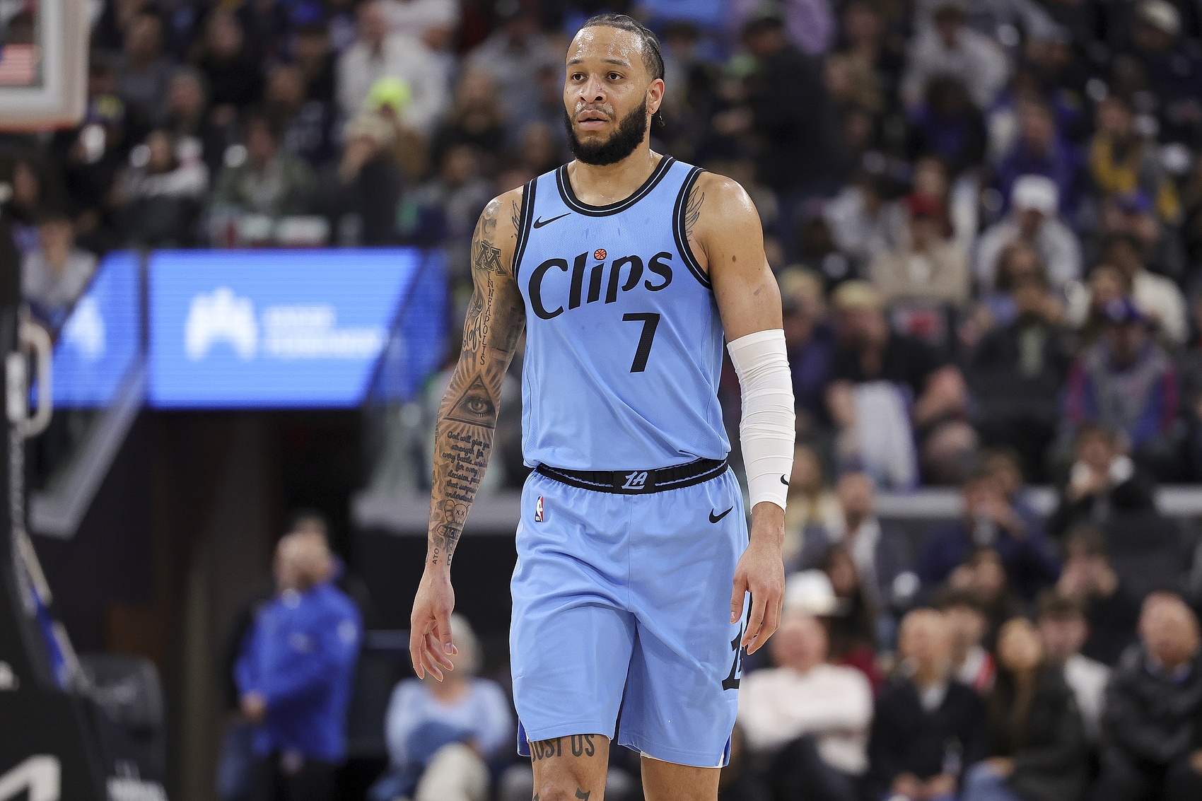 打得可以！科菲&祖巴茨半場(chǎng)均6中4合計(jì)拿到22分