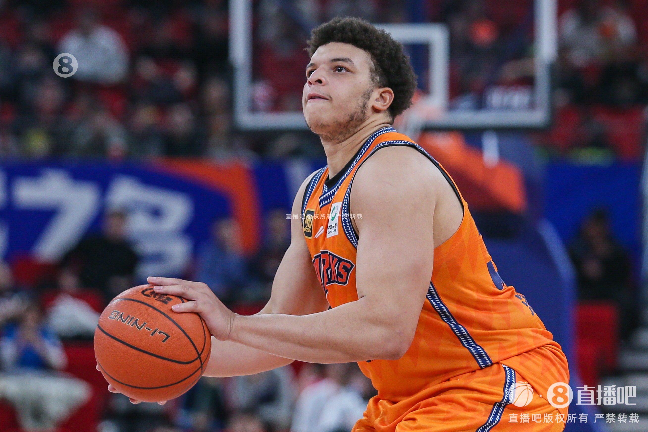 你咋看？洛夫頓戳裁判臉停1場罰5萬 此前趙睿沖撞裁判停5場罰10萬