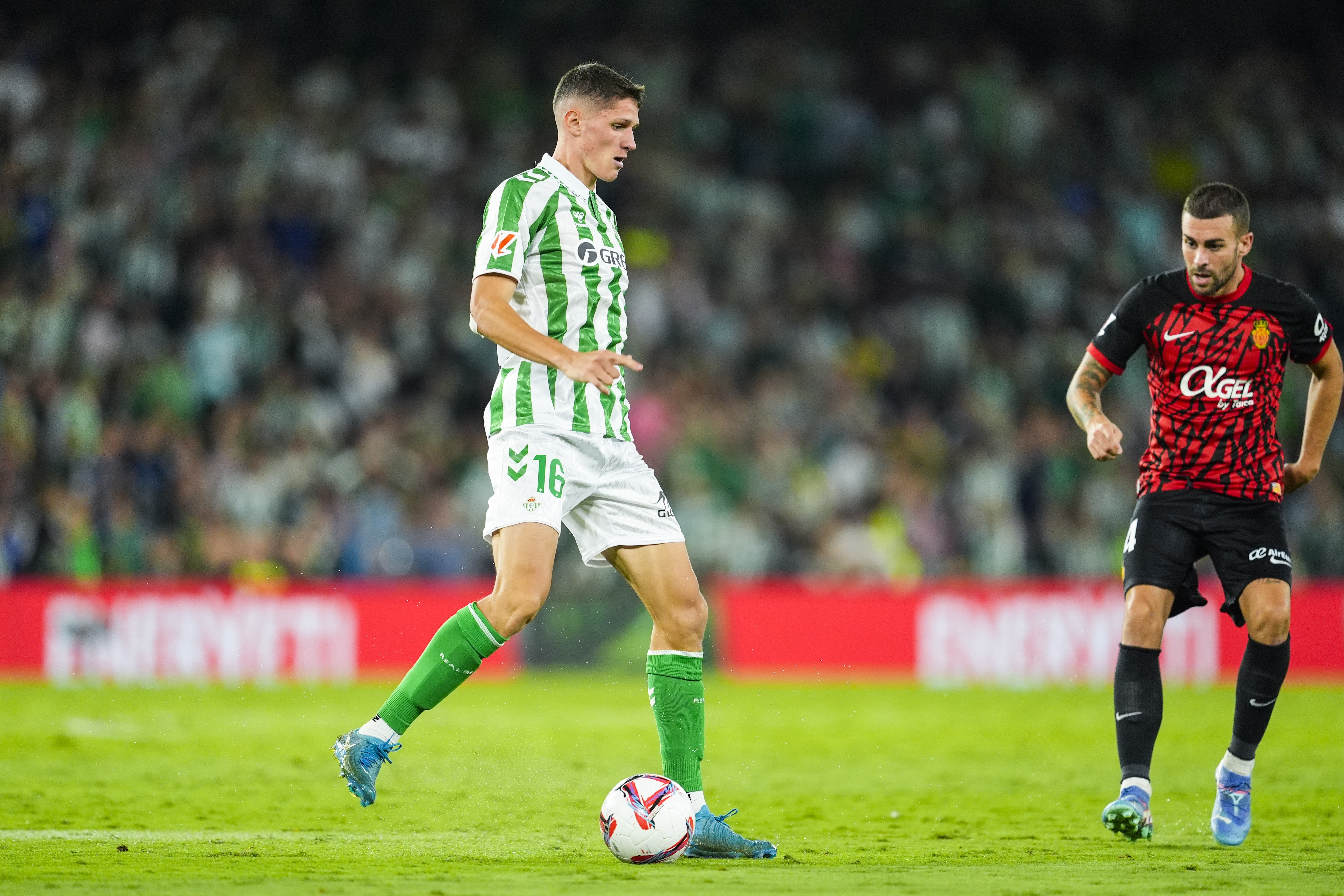 羅馬諾：阿爾蒂米拉將與貝蒂斯續(xù)約至2029年，他是曼城的引援目標(biāo)