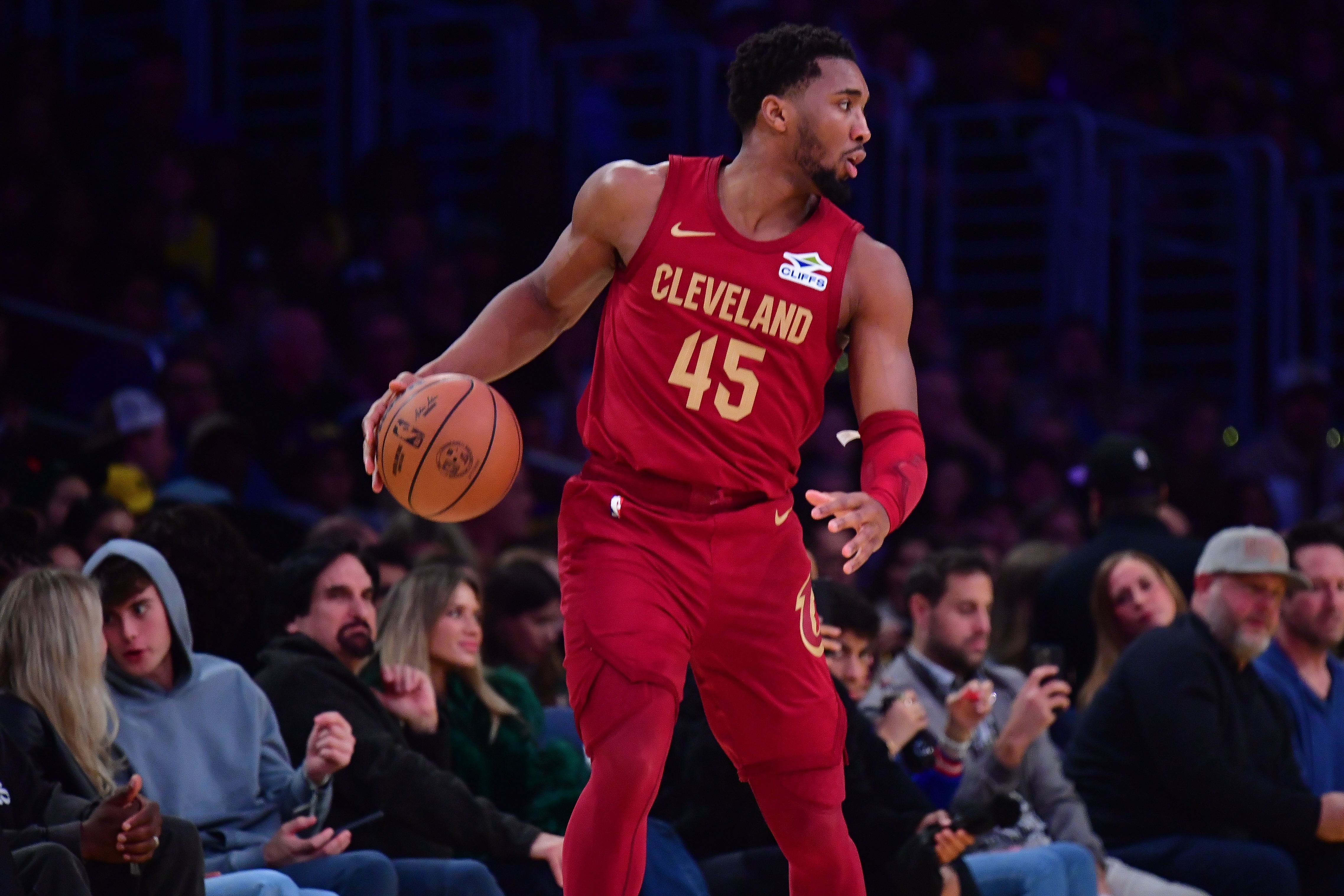 帶隊豪取12連勝！米切爾17中8&三分11中4 拿到26分7板5助