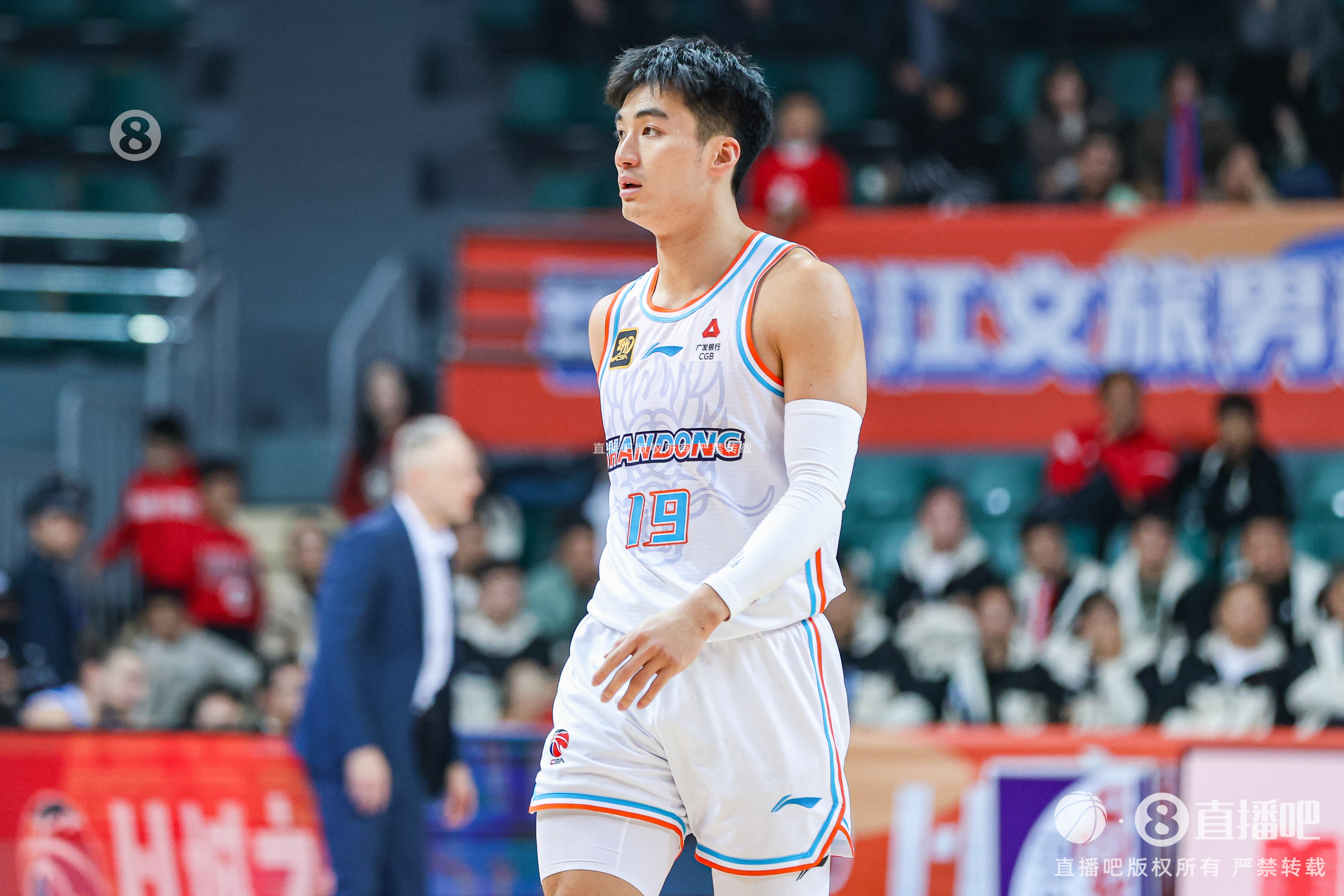 今天效率奇高！于德豪上半場11分鐘7投5中砍下全隊最高的12分