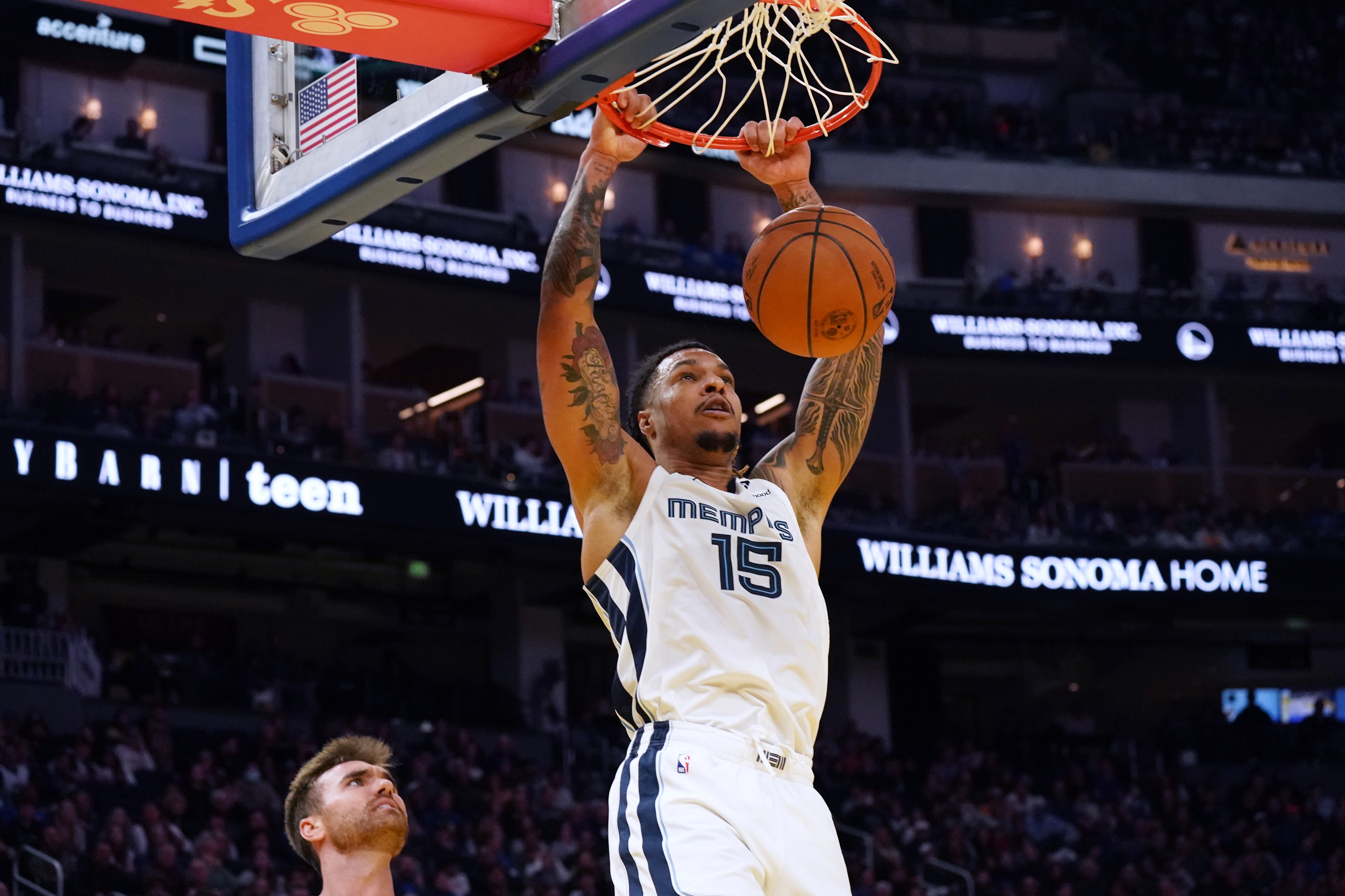 灰熊官方：布蘭登-克拉克遭遇右膝后十字韌帶嚴(yán)重扭傷 賽季報(bào)銷