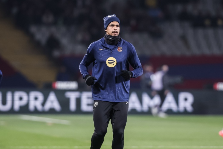 世體：阿勞霍去年和費(fèi)蘭-托雷斯一起，去瓦倫西亞幫助洪災(zāi)受害者