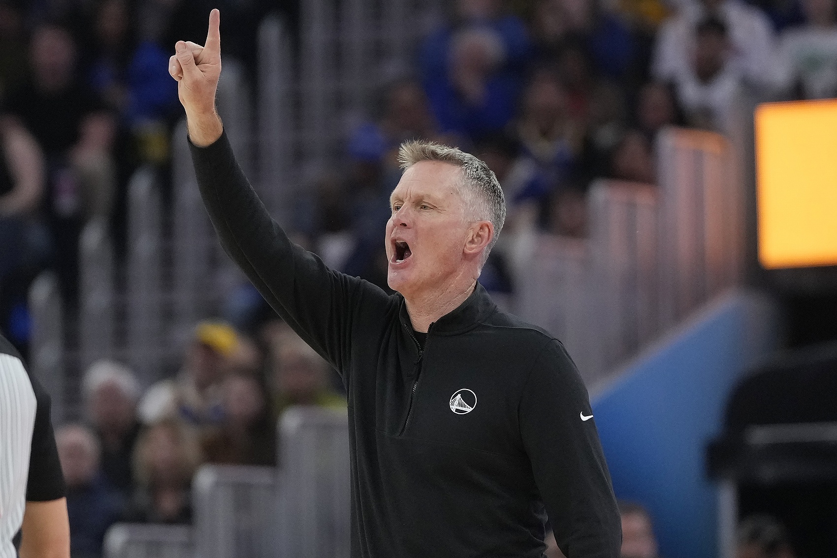 徐靜雨：科爾上半場(chǎng)舊疾復(fù)發(fā)排出11人輪換 絕對(duì)是輸球的罪魁禍?zhǔn)?> </a>
                            <div   id=