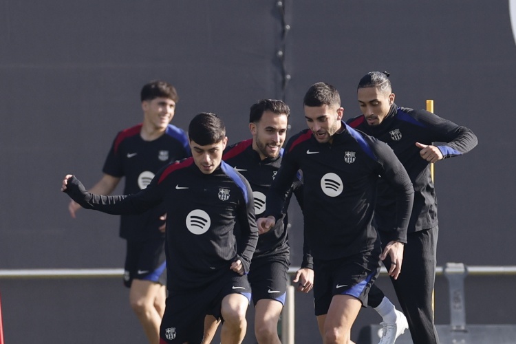 西媒：巴薩球員今天抵達(dá)訓(xùn)練基地，備戰(zhàn)與本菲卡的歐冠淘汰賽