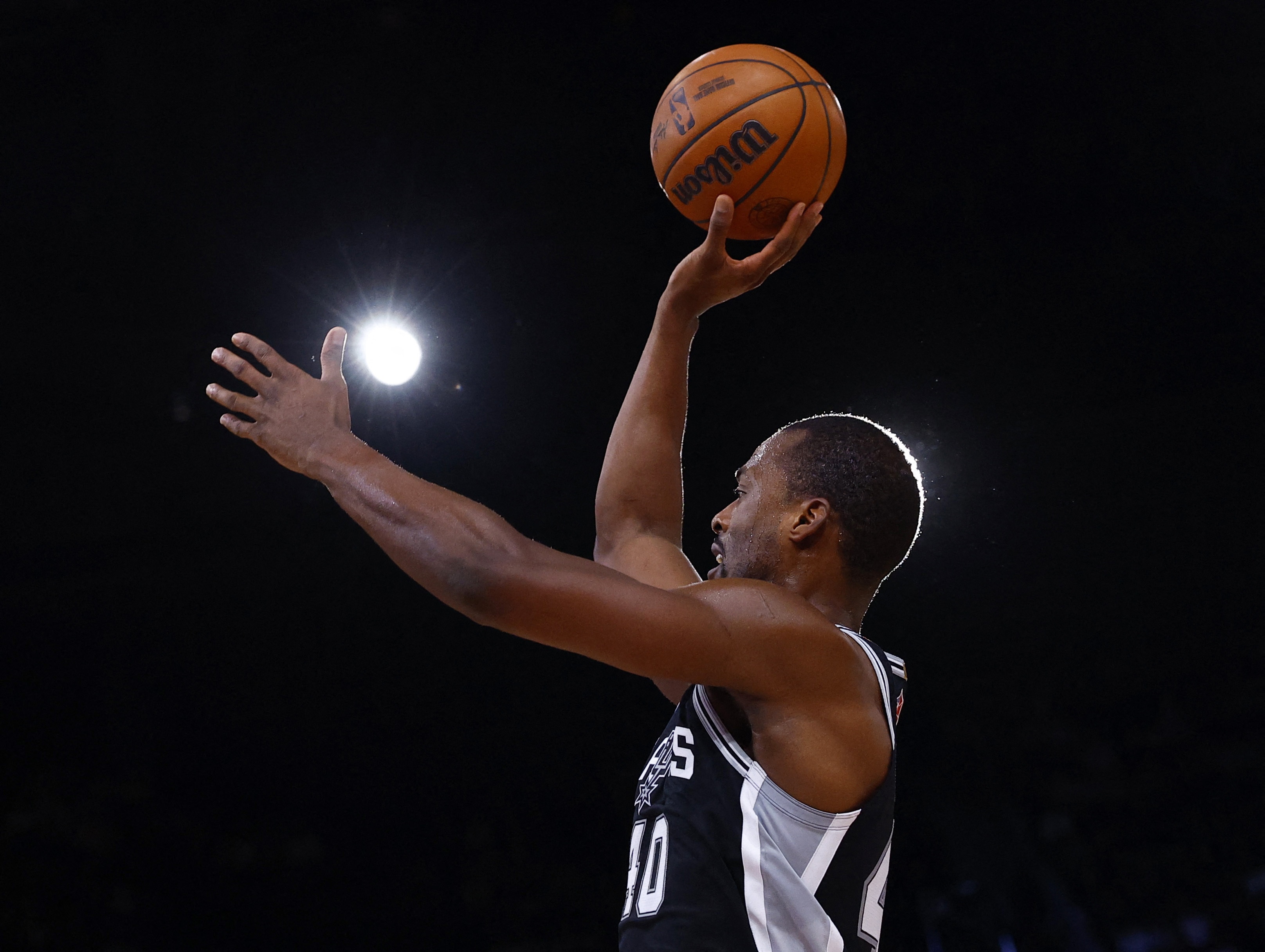 巴恩斯：首發(fā)開局表現(xiàn)遲緩要做得更出色 米奇已就此事批評了我們