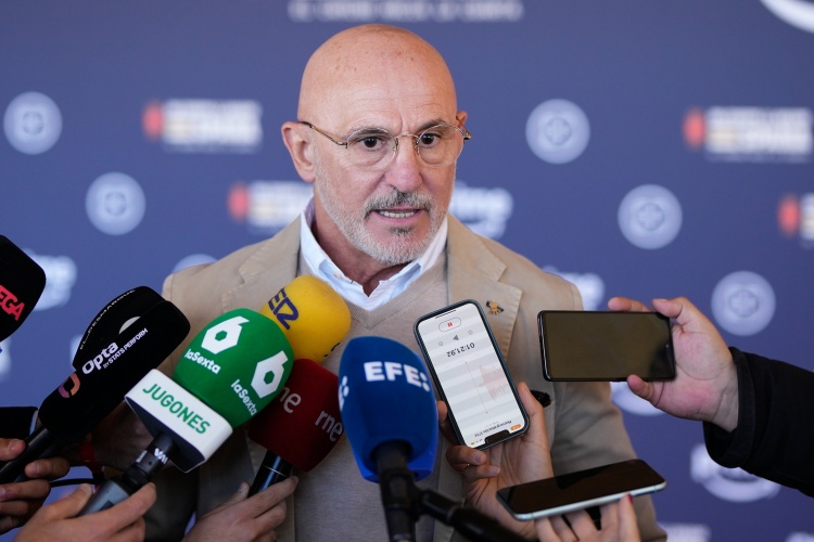 點球淘汰荷蘭！德拉富恩特：堪比歐洲杯決賽，節(jié)奏快得有點失控