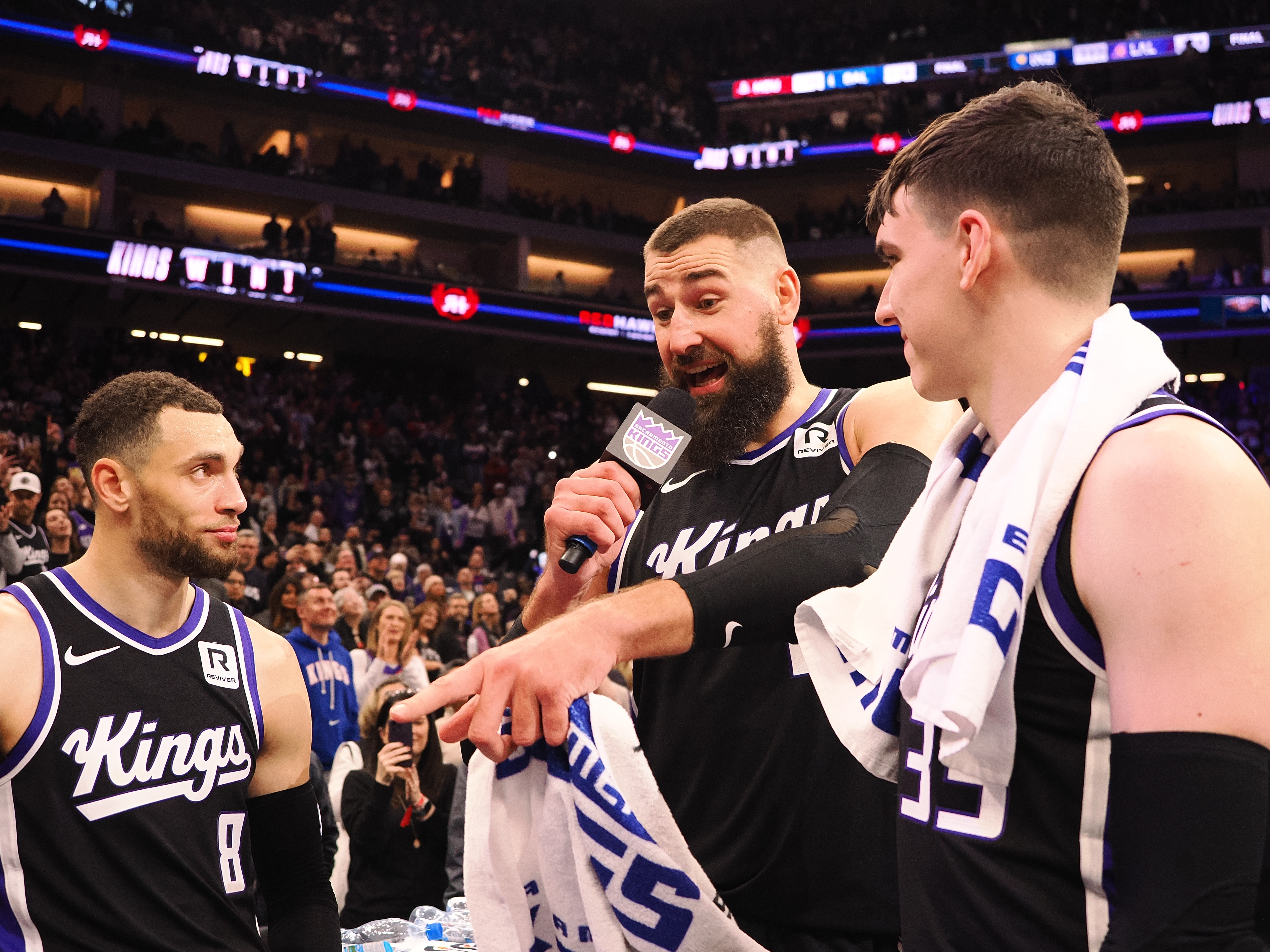 內(nèi)線鐵塔！瓦蘭8投7中拿下15分12板6助2斷