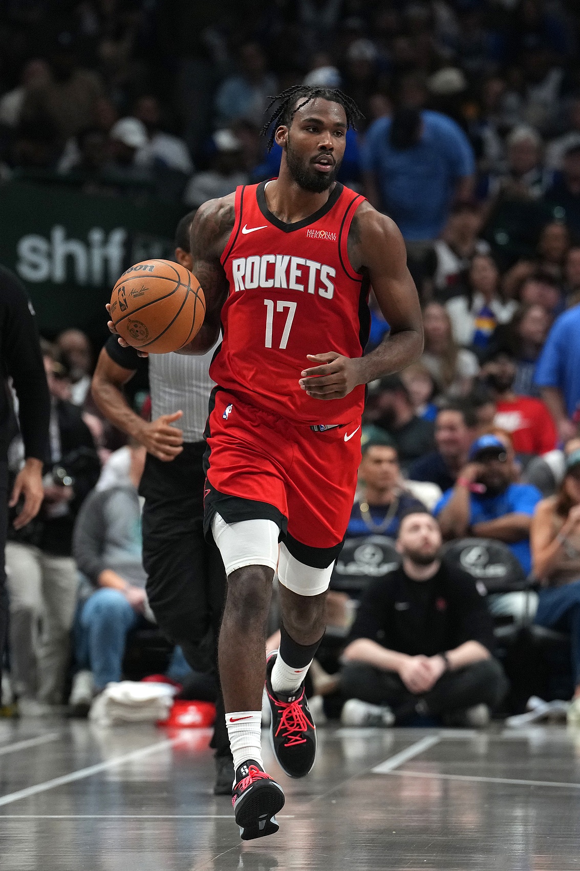 進(jìn)攻高效防守拼！伊森半場三分6中4得14分3板 另有2搶斷1蓋帽