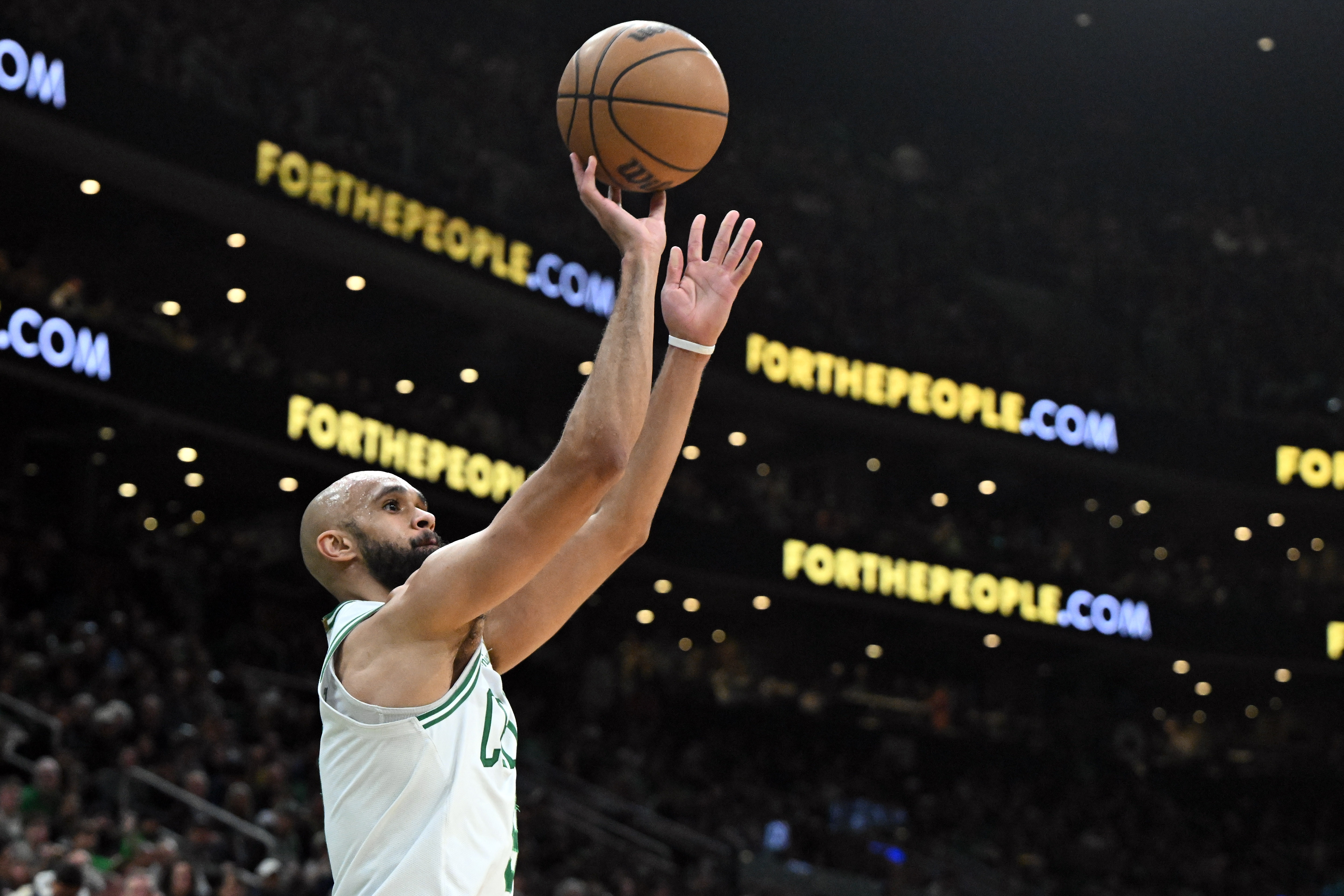 準(zhǔn)得很！懷特15投7中&三分11中6 攻下22分5助3斷2帽