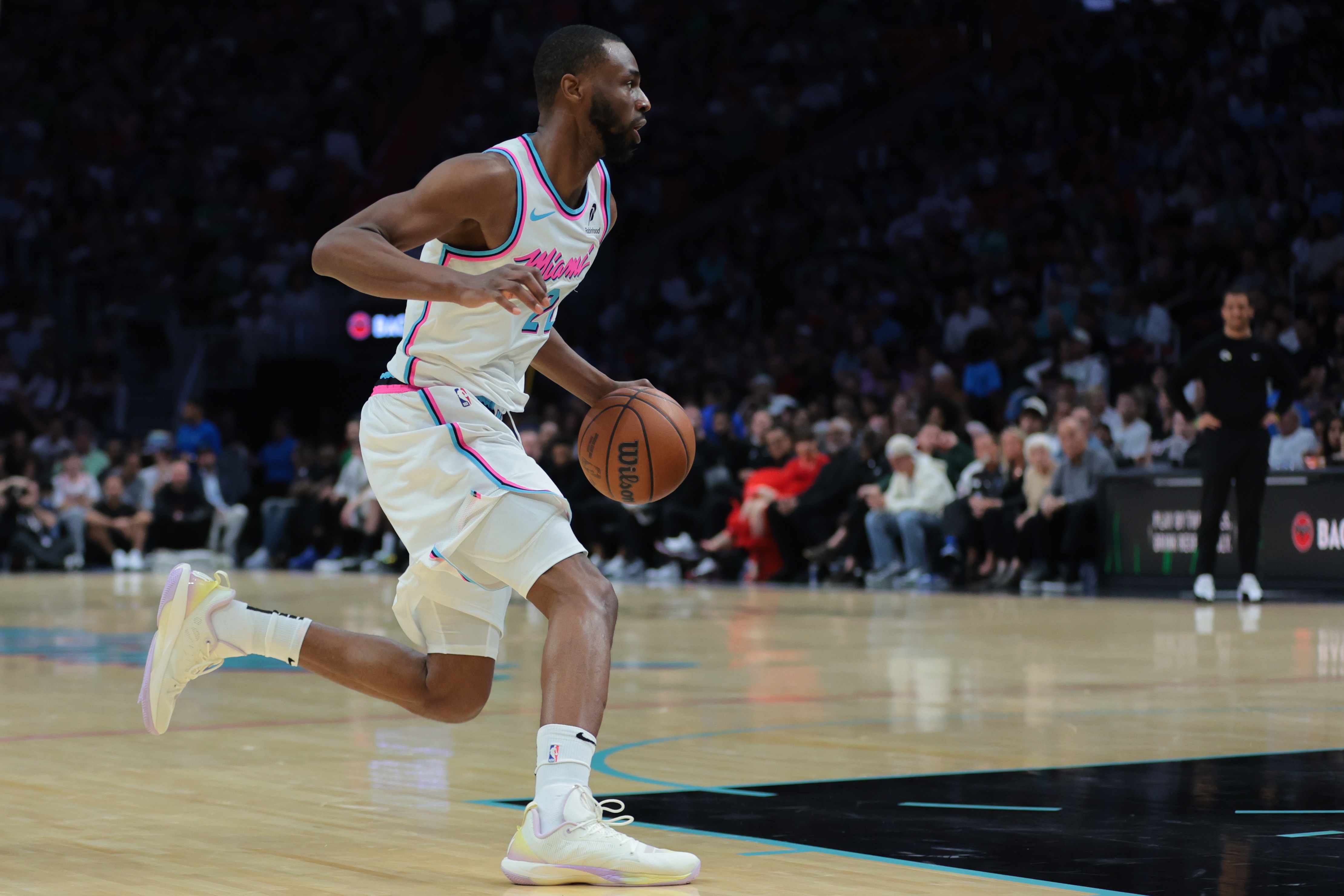 關(guān)鍵中投收比賽！維金斯15中6&三分6中2拿到16分5板3助