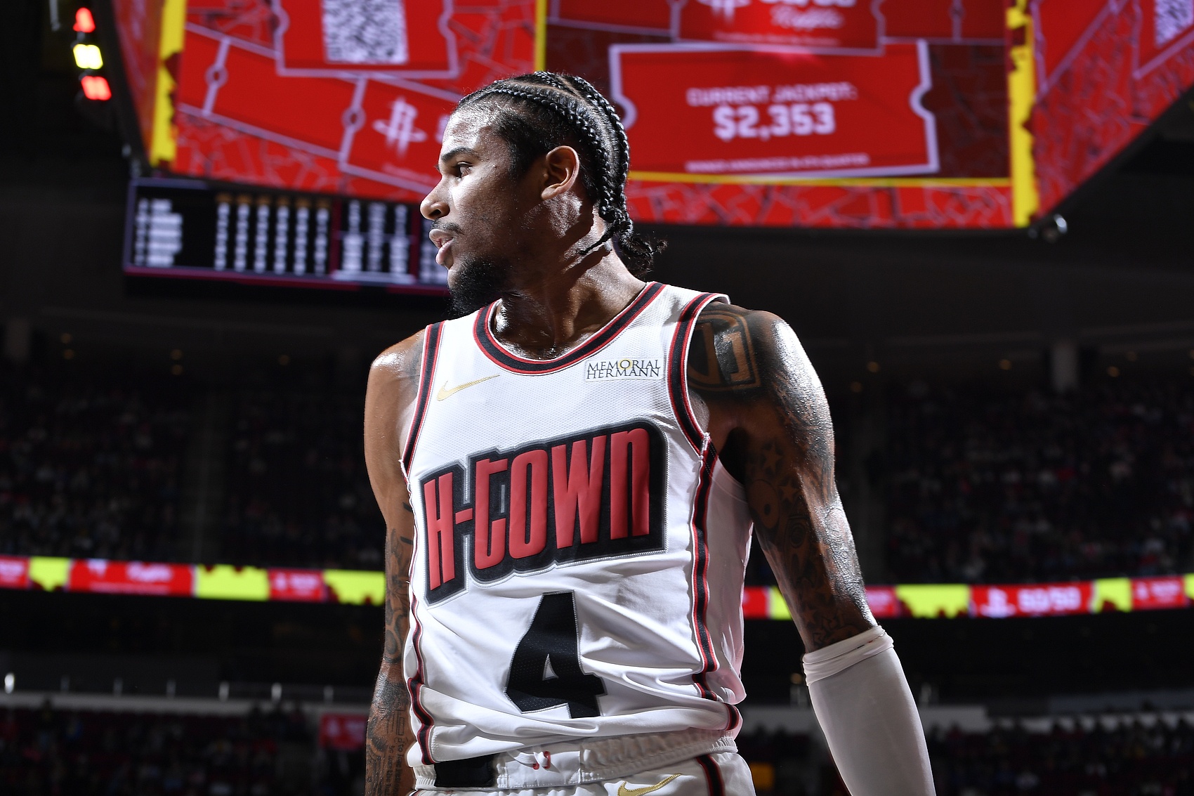 穩(wěn)定全面！杰倫-格林半場(chǎng)7中4拿到12分3板4助 三分4中3