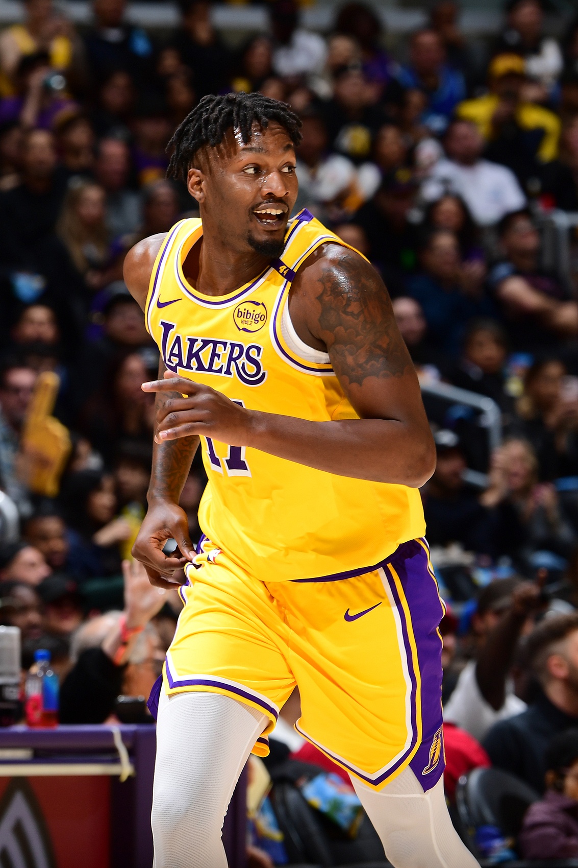 不準但是很拼！芬尼-史密斯10中3&三分7中2拿8分 拼到4個前場板