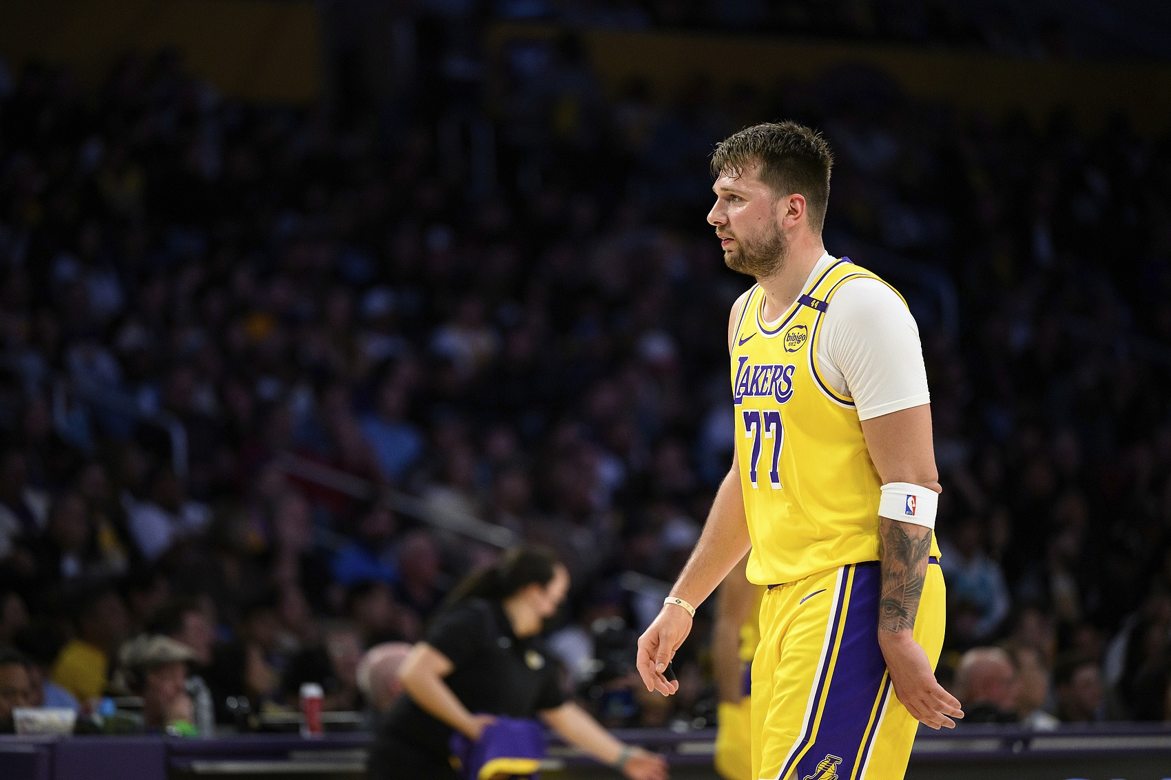 終于等到你！東契奇首節(jié)11中5轟16+4+3 兩記超遠(yuǎn)三分&正負(fù)值+12