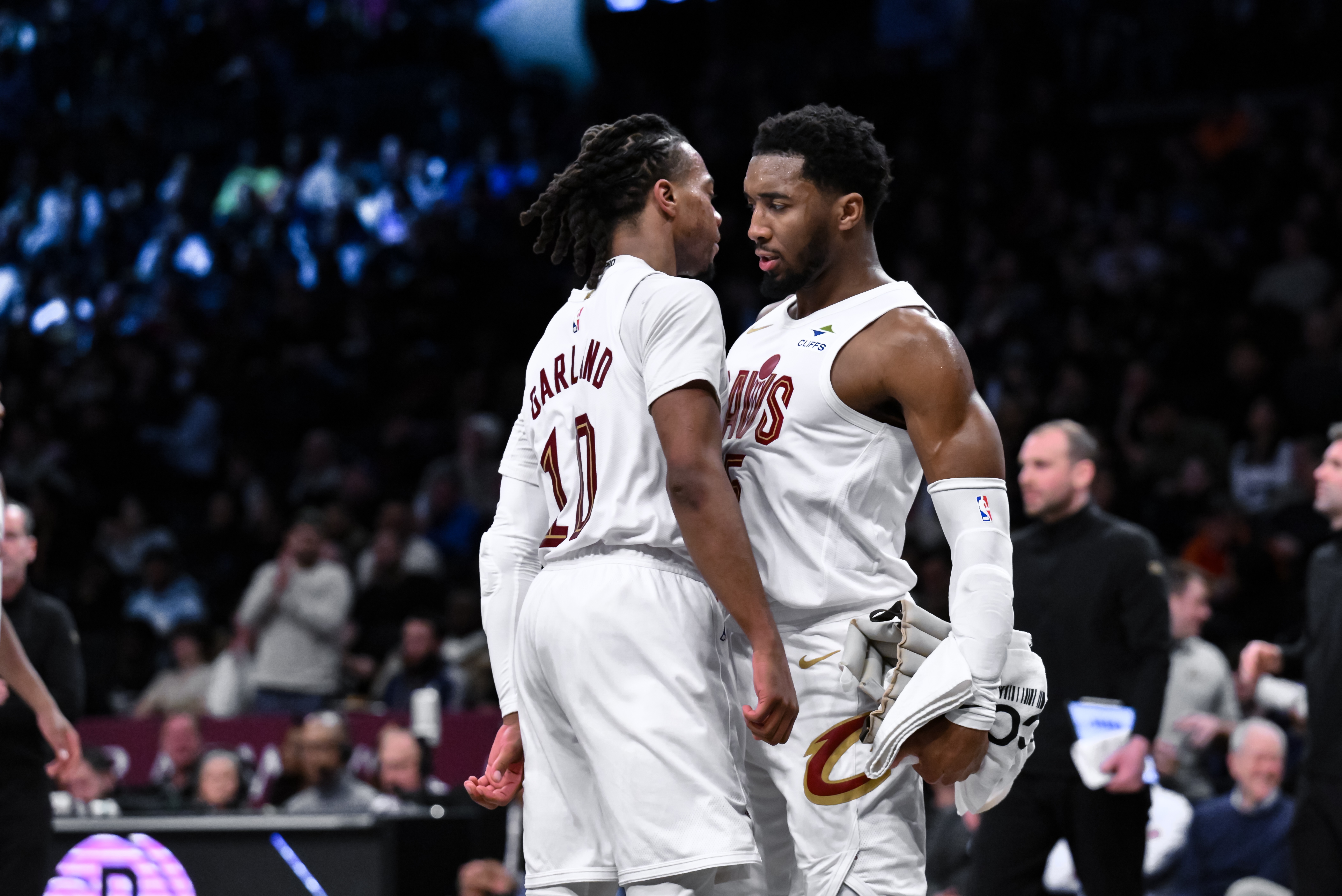 分析：上次雙矮后衛(wèi)奪冠是什么時候？騎士囤積的側(cè)翼真的有效嗎？