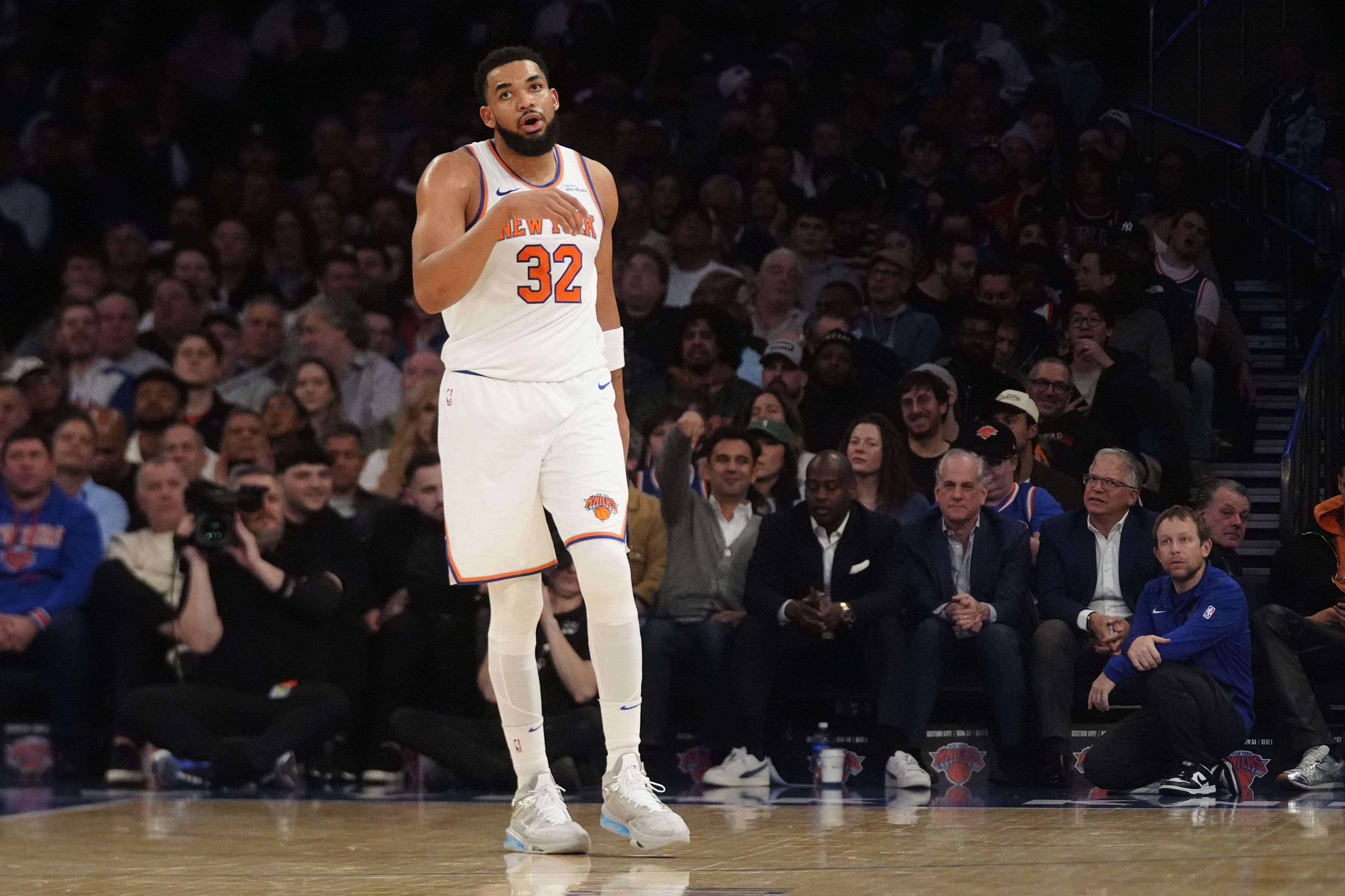 復(fù)出狀態(tài)得調(diào)！唐斯11中4&三分5中1拿11分7板 出現(xiàn)5犯&正負值-10