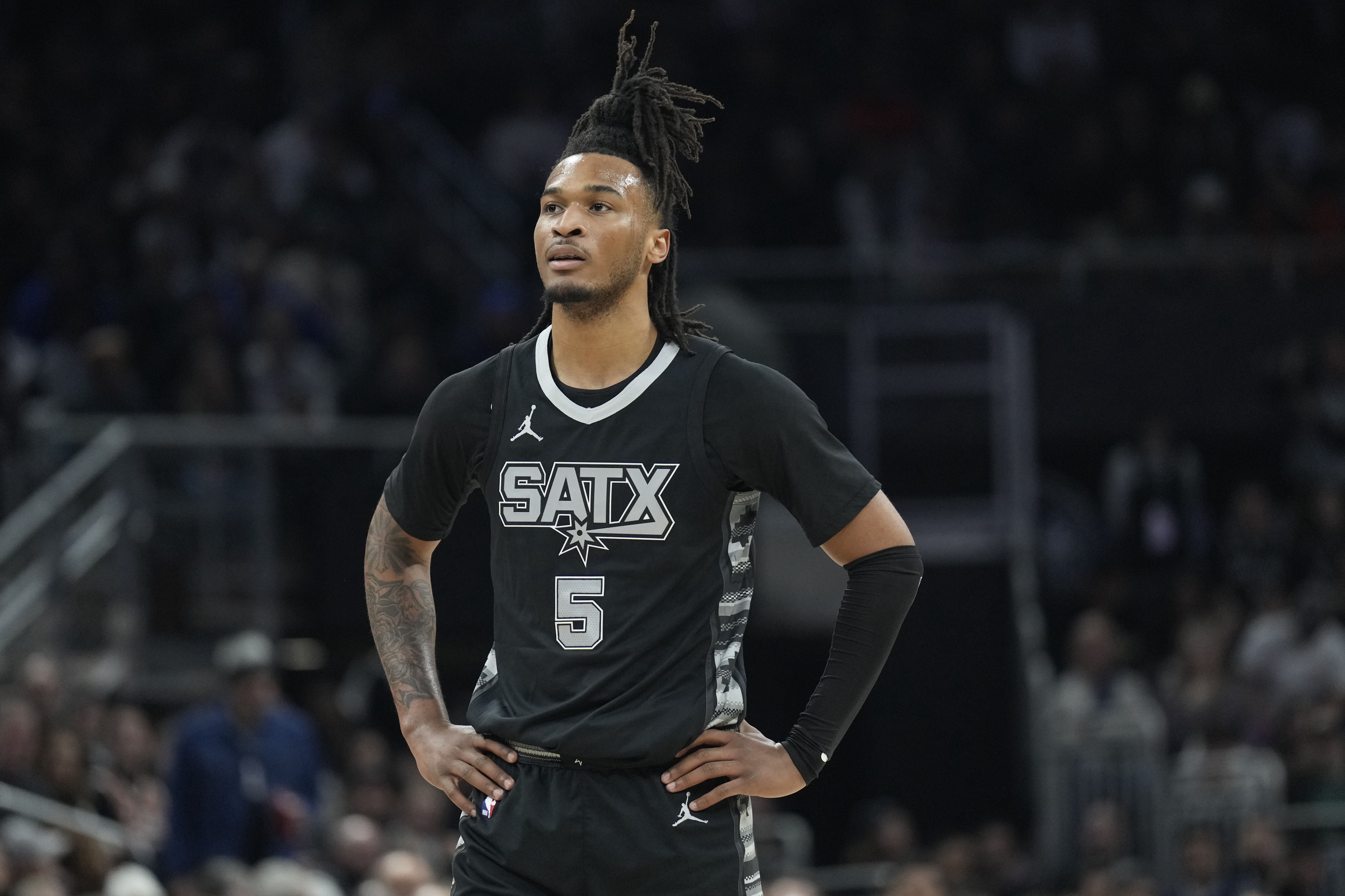 拼到六犯！卡斯?fàn)?7中10空砍全隊最高25分外加2板3助