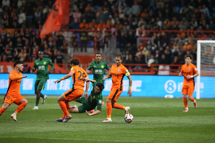 昨日云南玉昆在五華與梅州客家進行教學(xué)賽，最終兩隊1-1戰(zhàn)平