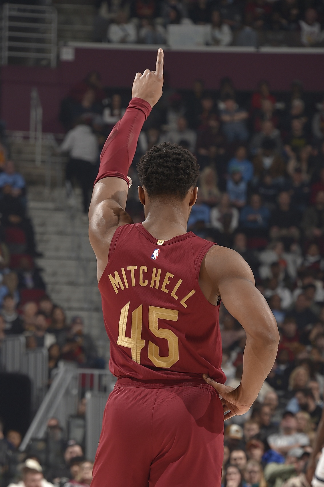 率隊大逆轉(zhuǎn)！米切爾26中13爆砍41分&后三節(jié)單節(jié)得分均上雙