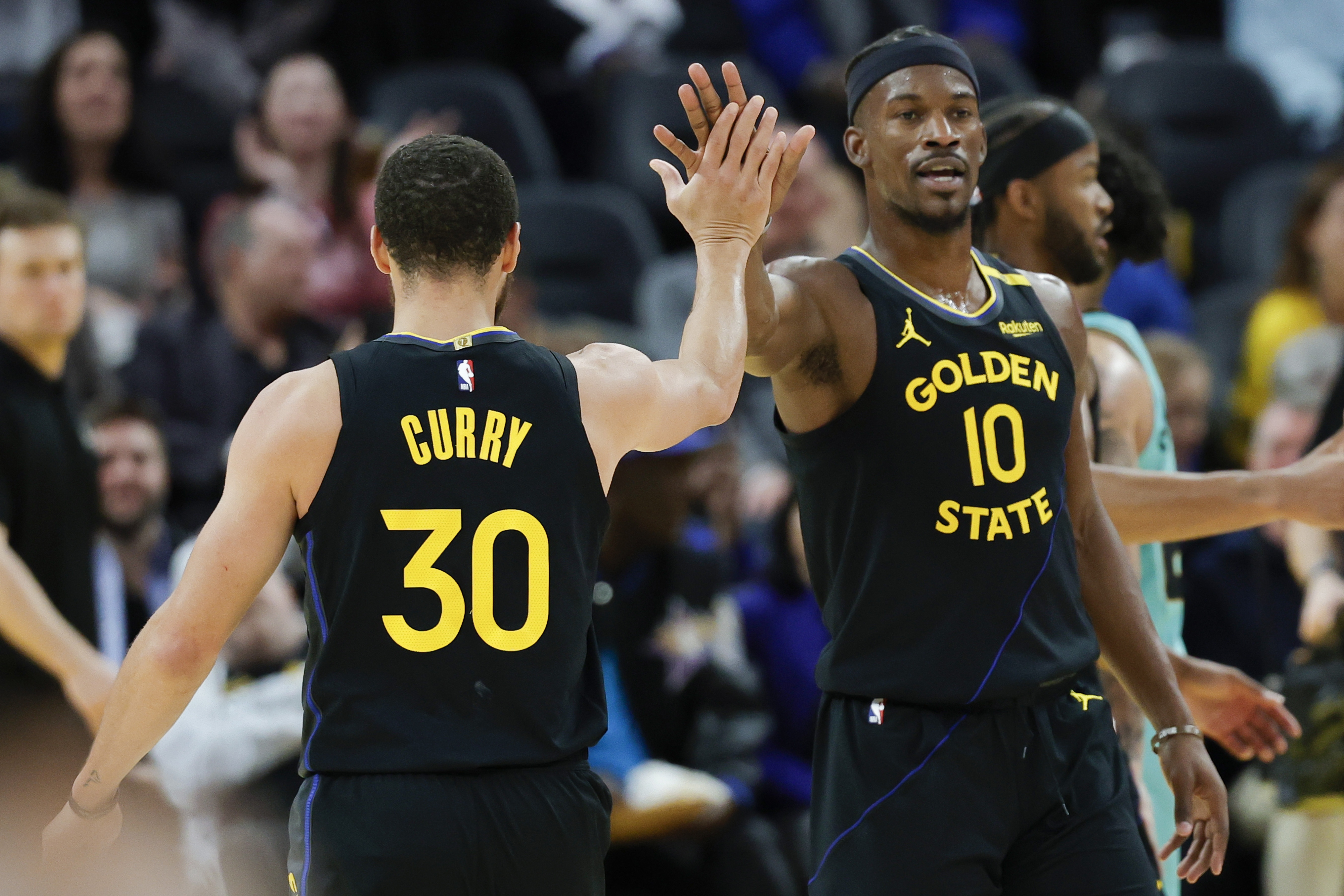 庫里在和巴特勒共同出戰(zhàn)的比賽場均26.4分4.6三分 戰(zhàn)績17勝2負