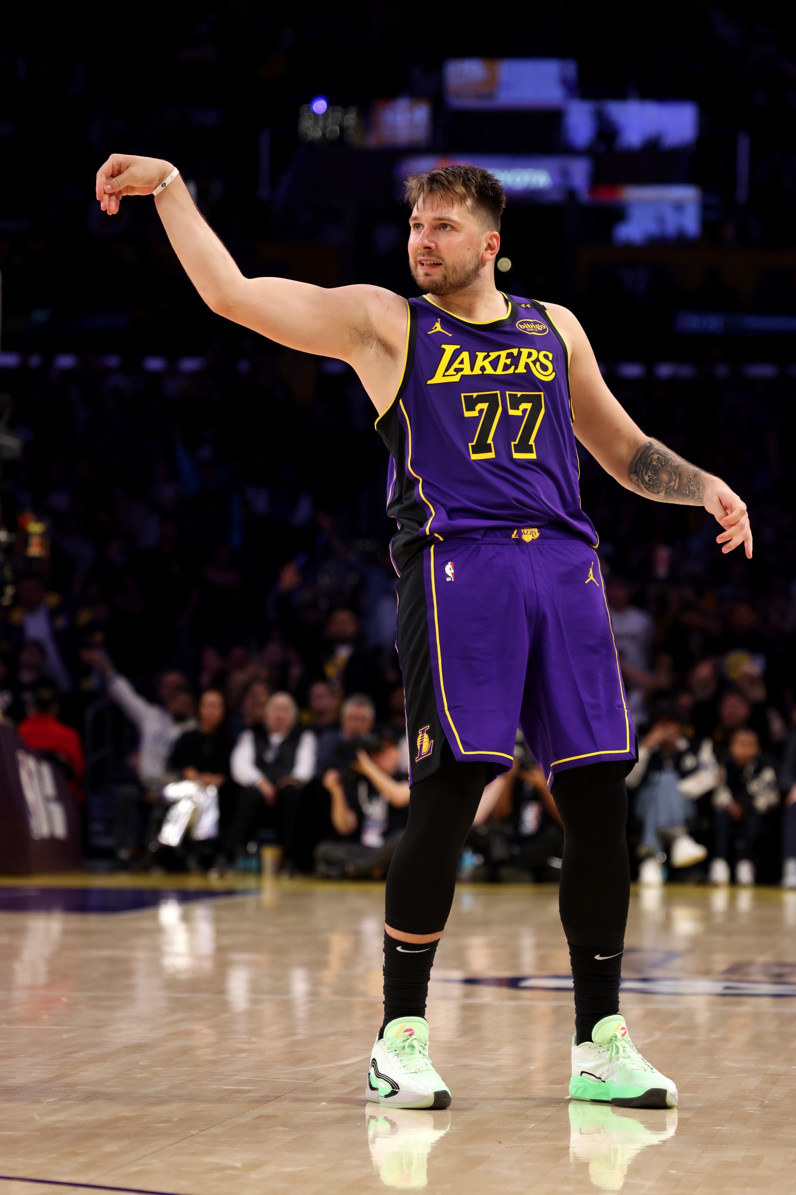 漸入佳境！東契奇今天命中5三分 是他加盟湖人以來單場新高