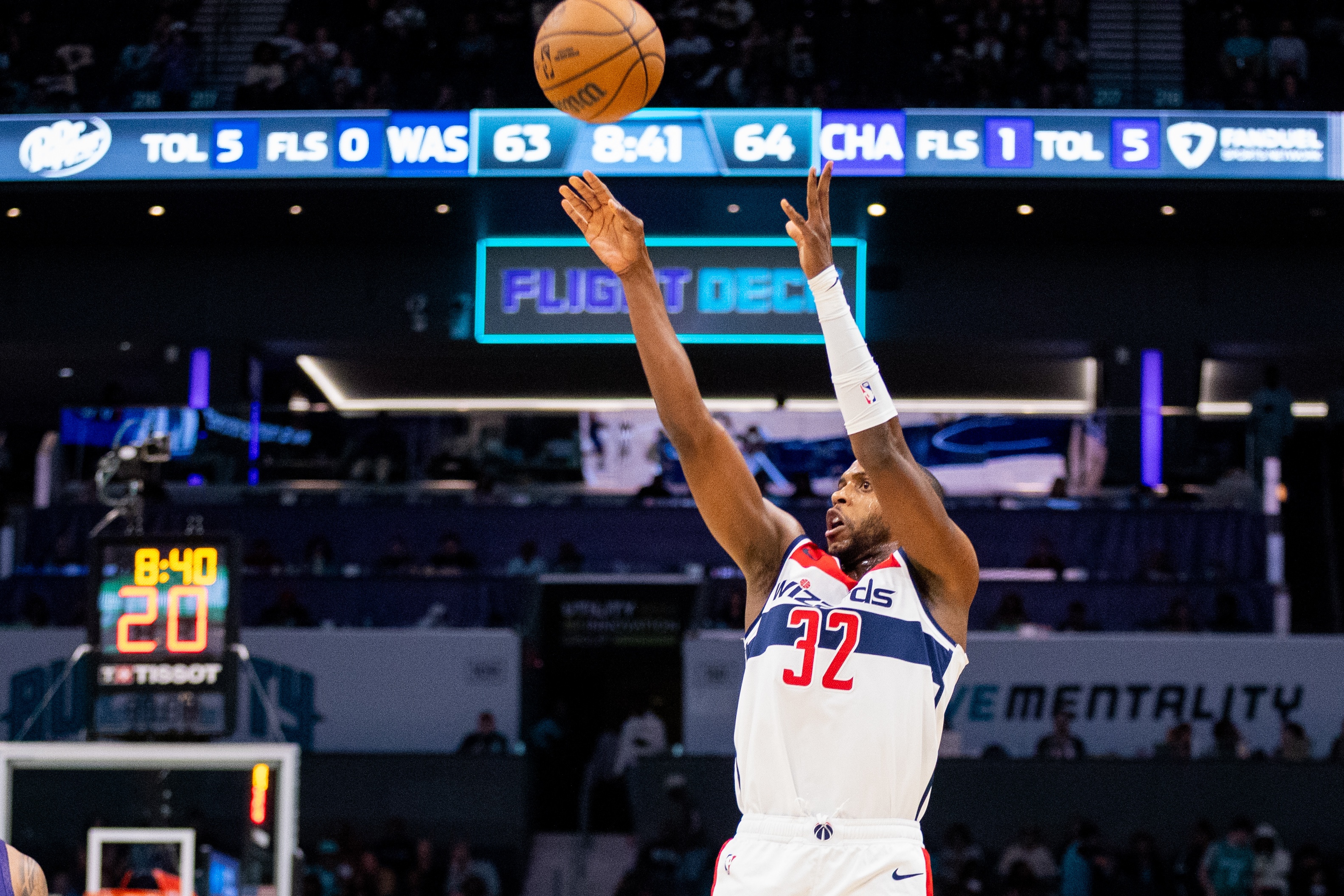 手感不錯就多出手呀！米德爾頓23分鐘 9中6拿到16分3板3助3斷