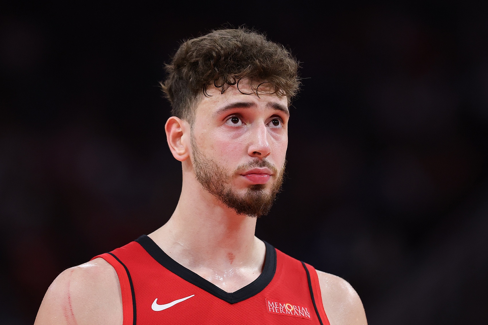 游刃有余！申京11中6拿到16分9板3助1斷1帽 正負值+30