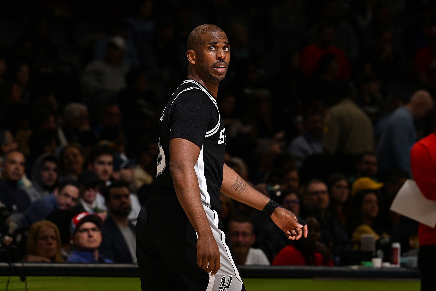 正負(fù)值-21最低！保羅半場(chǎng)2記三分拿到6分2助出現(xiàn)3失誤