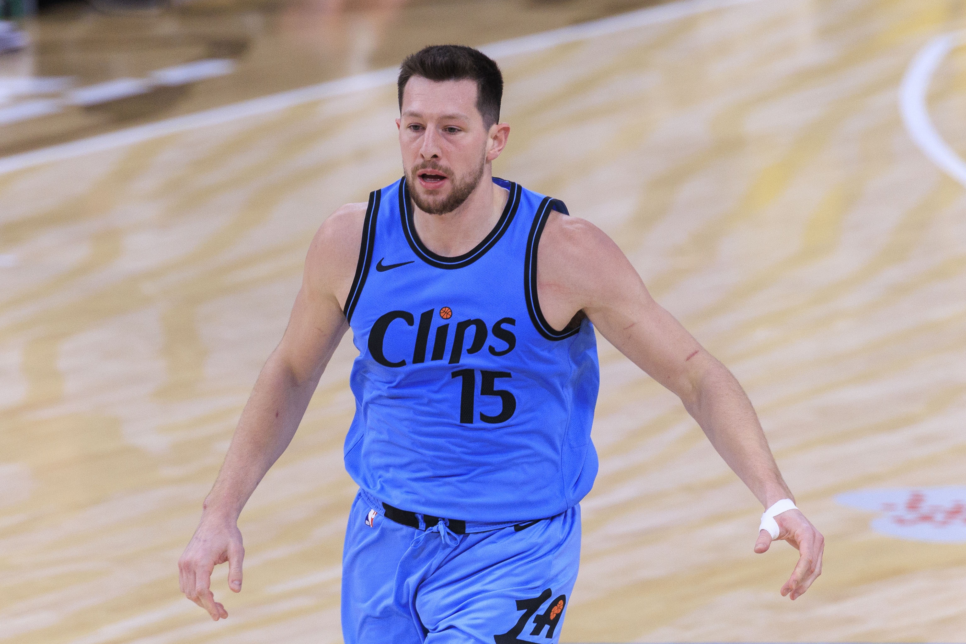 臥底？尤班克斯戰(zhàn)舊主11分鐘4中1拿7分4板 正負值-24最低