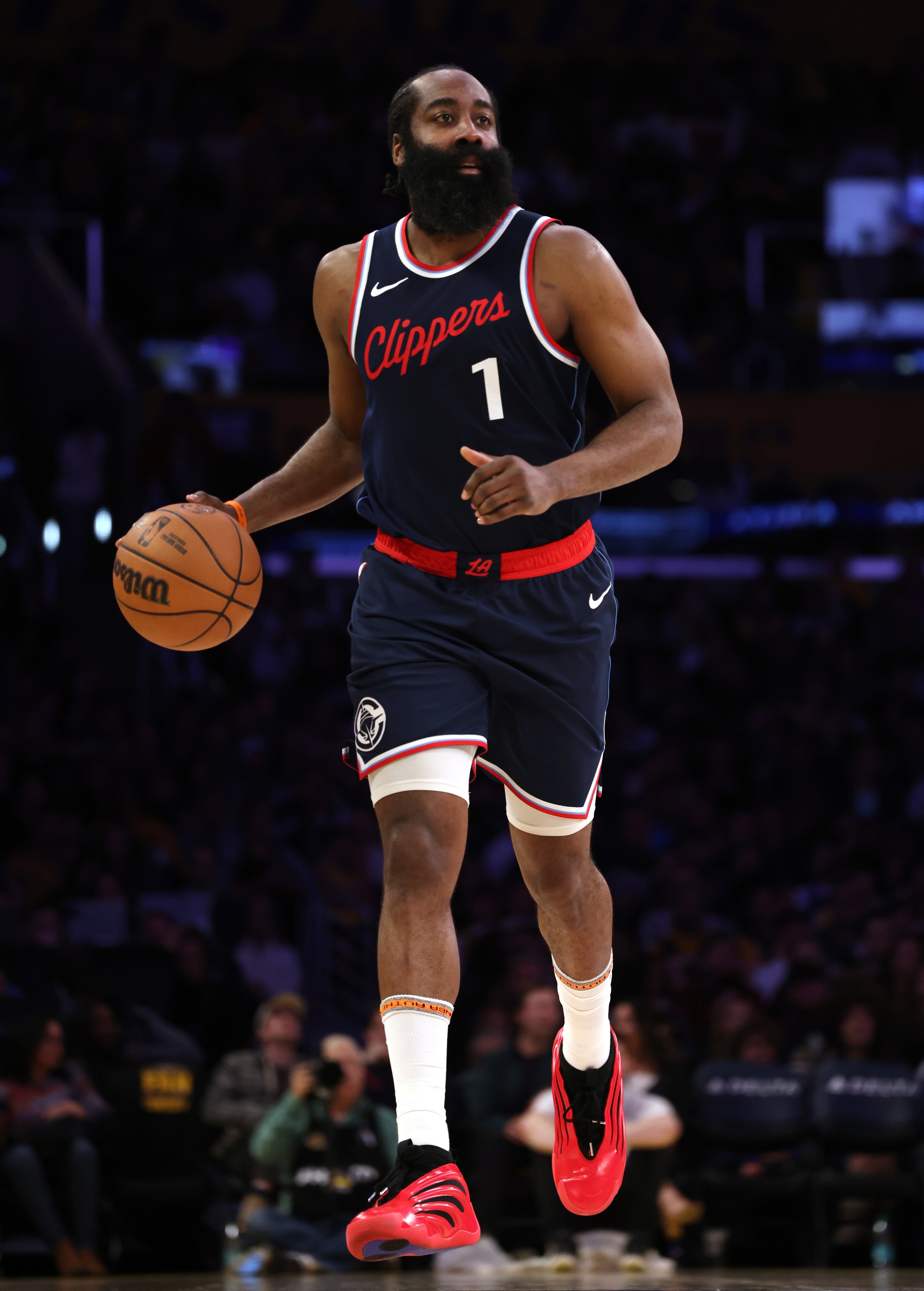 上來(lái)就拉滿！哈登打滿首節(jié)5中2得到11分3板3助 罰球8中6