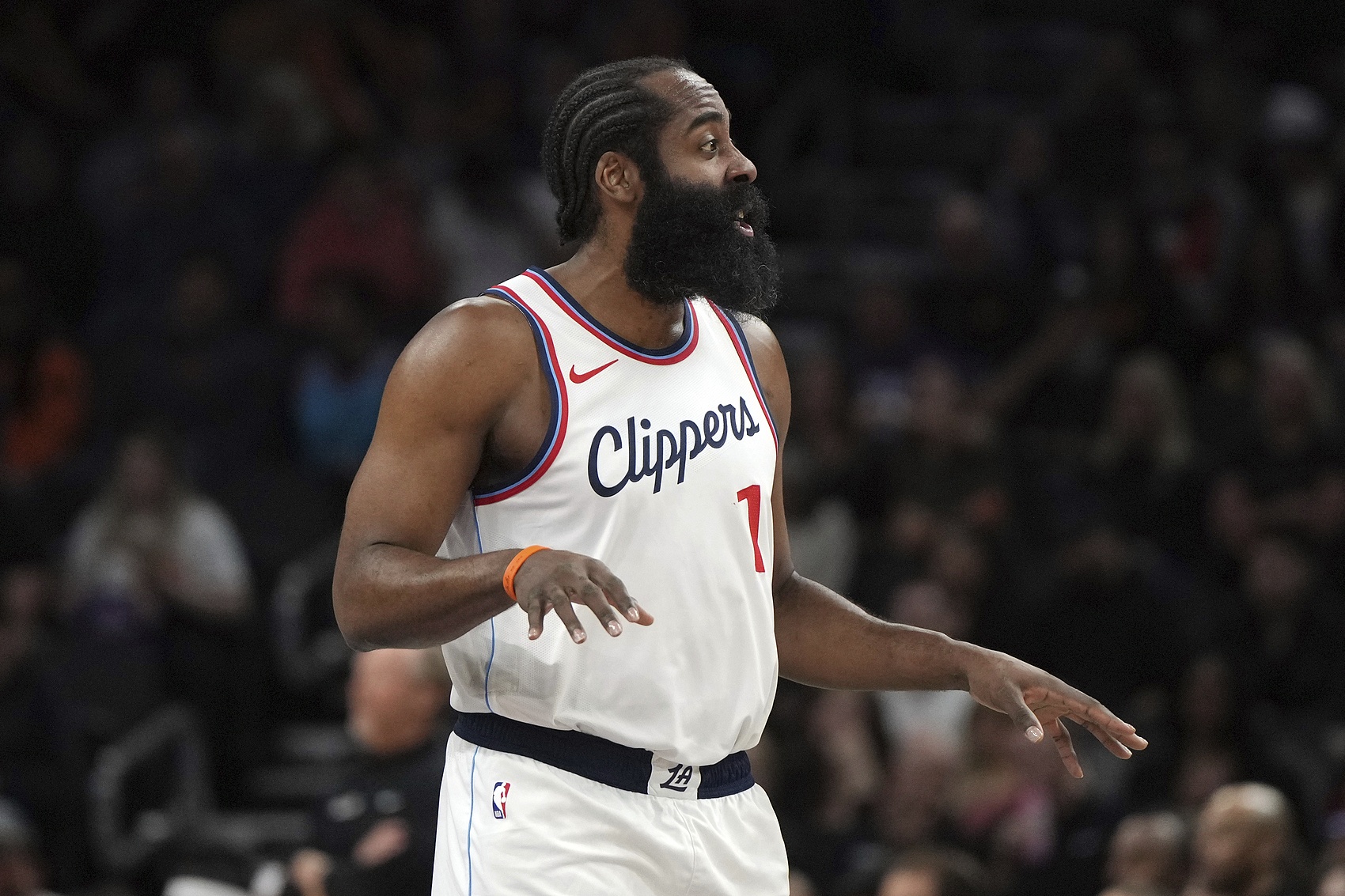 打得可以！哈登半場(chǎng)10中4拿到15分3板4助1斷 正負(fù)值+11