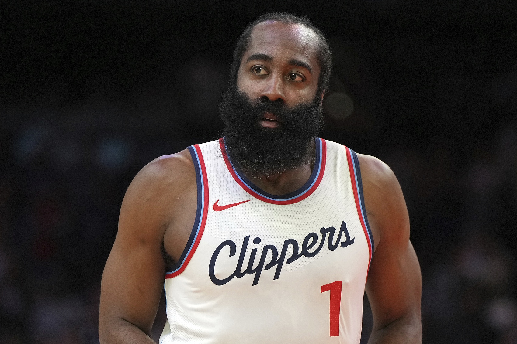 盧：哈登被多特撞了之后幾乎無法移動 本想換下他 但他想繼續(xù)打