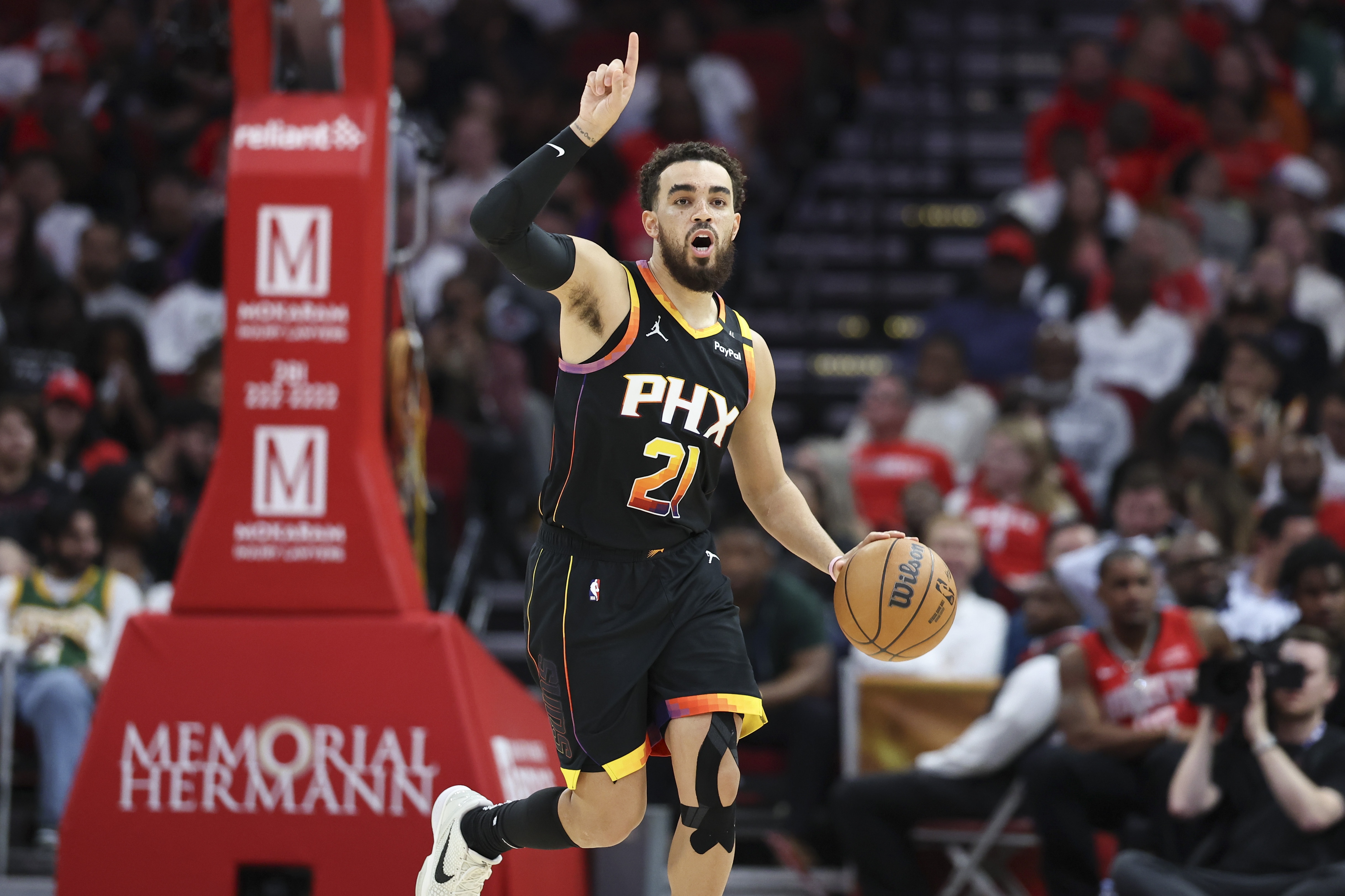 瓊斯：打出今晚的防守表現(xiàn) 勝利女神就會眷顧我們 鄧恩很有感染力