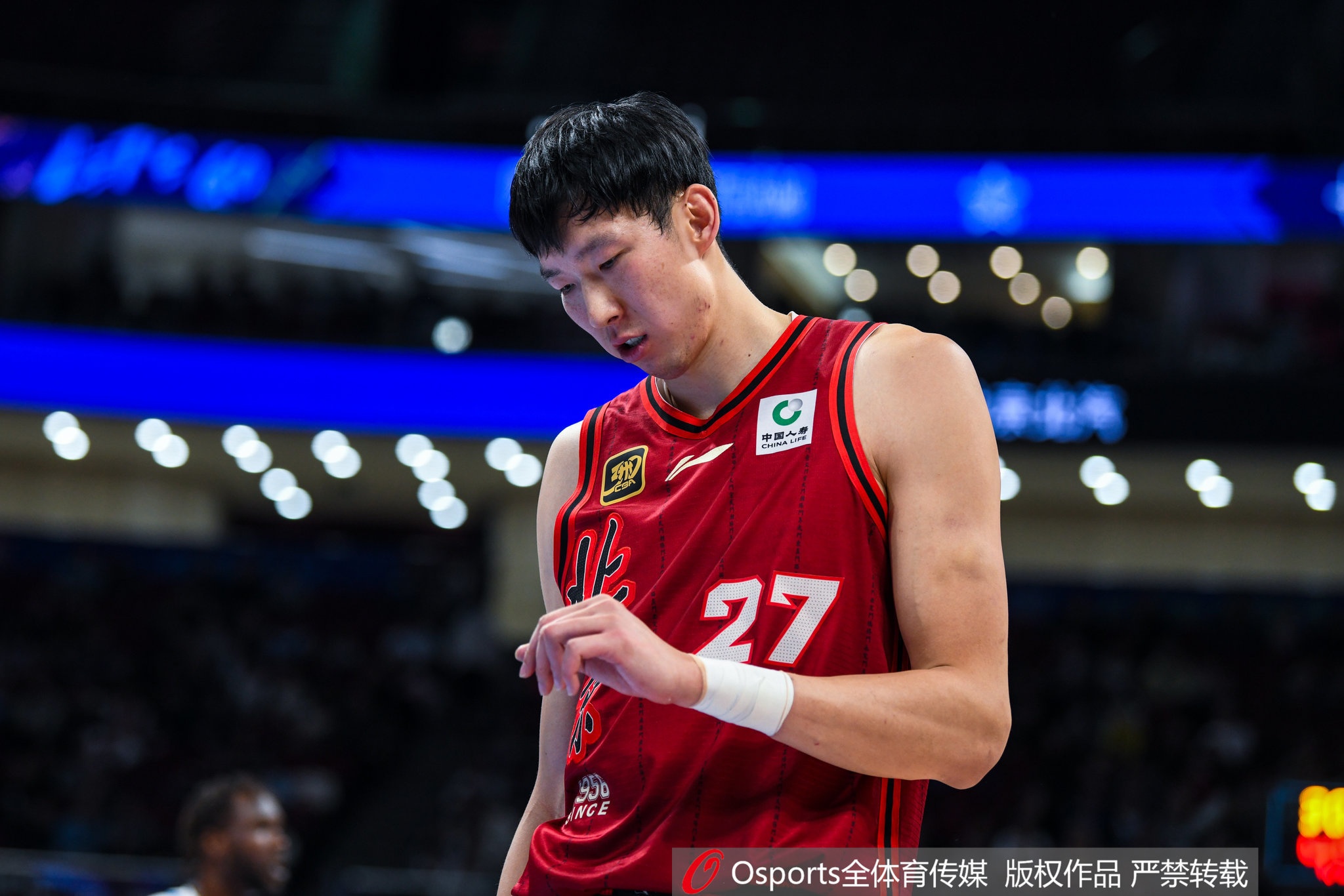 不妙！趙探長：首鋼醫(yī)院建議周琦進(jìn)行結(jié)膜縫合手術(shù) 待權(quán)威復(fù)診！