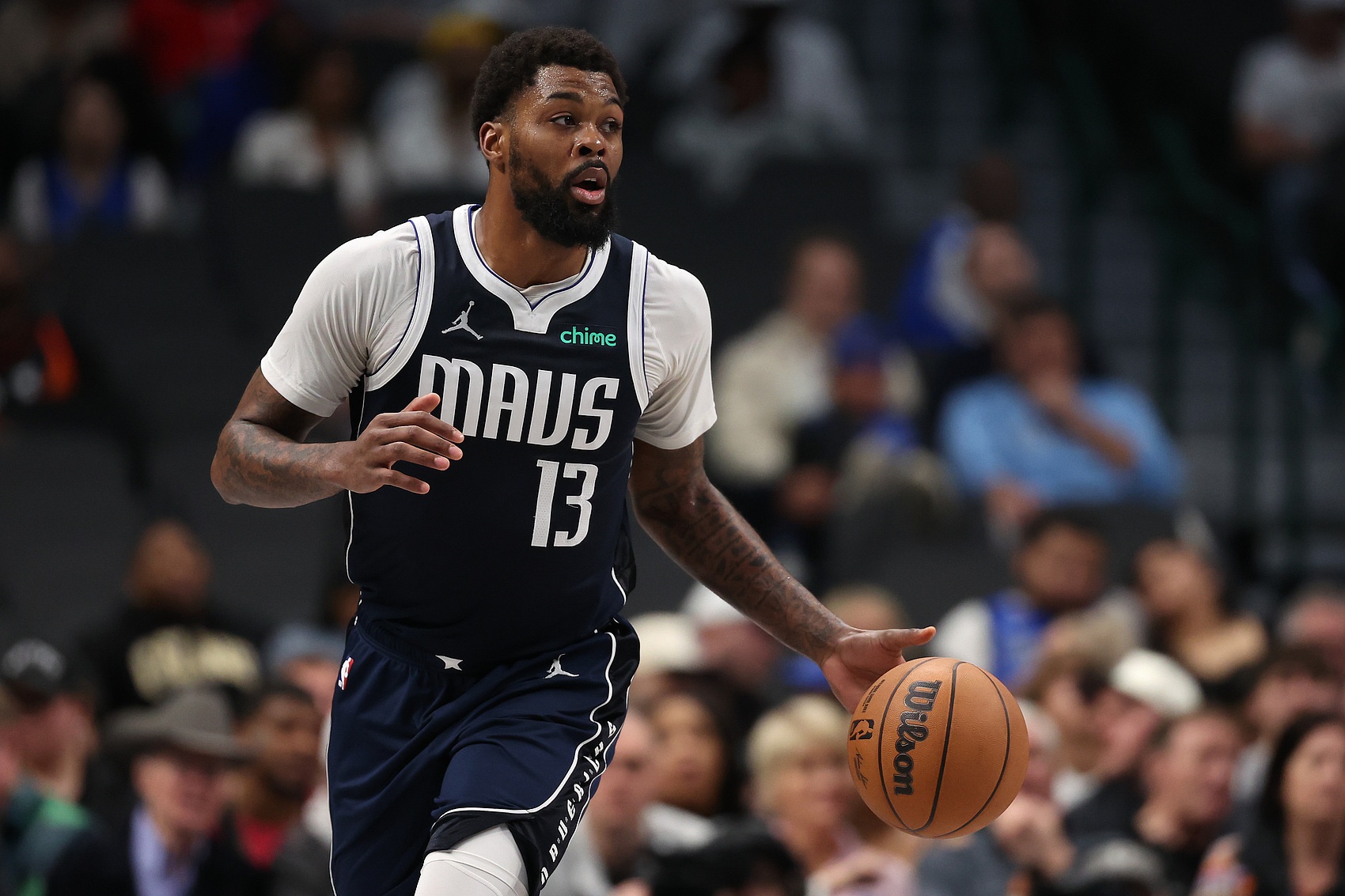 高效發(fā)揮！馬紹爾12中8砍下19分11板5助2斷 幫助球隊(duì)終結(jié)4連敗