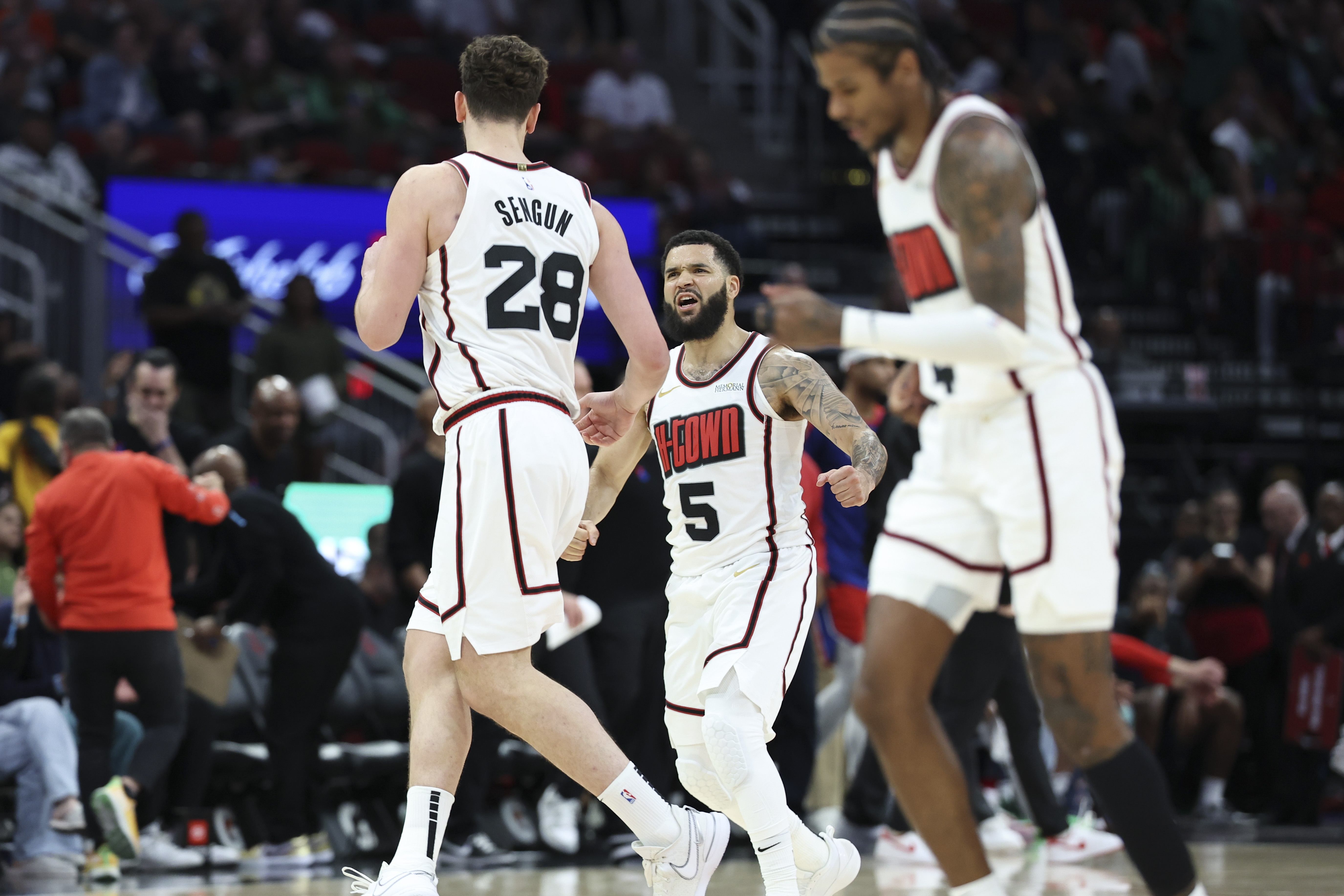 申京：我們是支很棒的隊(duì)伍 每個(gè)人都渴望勝利 我們近期表現(xiàn)出色