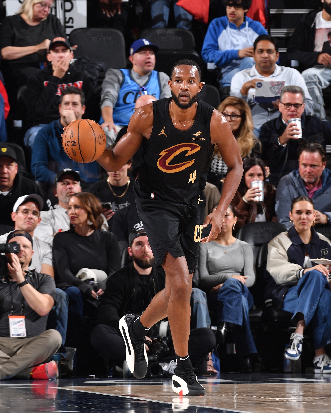 定海神針！莫布里內(nèi)外開花連得7分 單節(jié)6中5&三分1中1得到12分