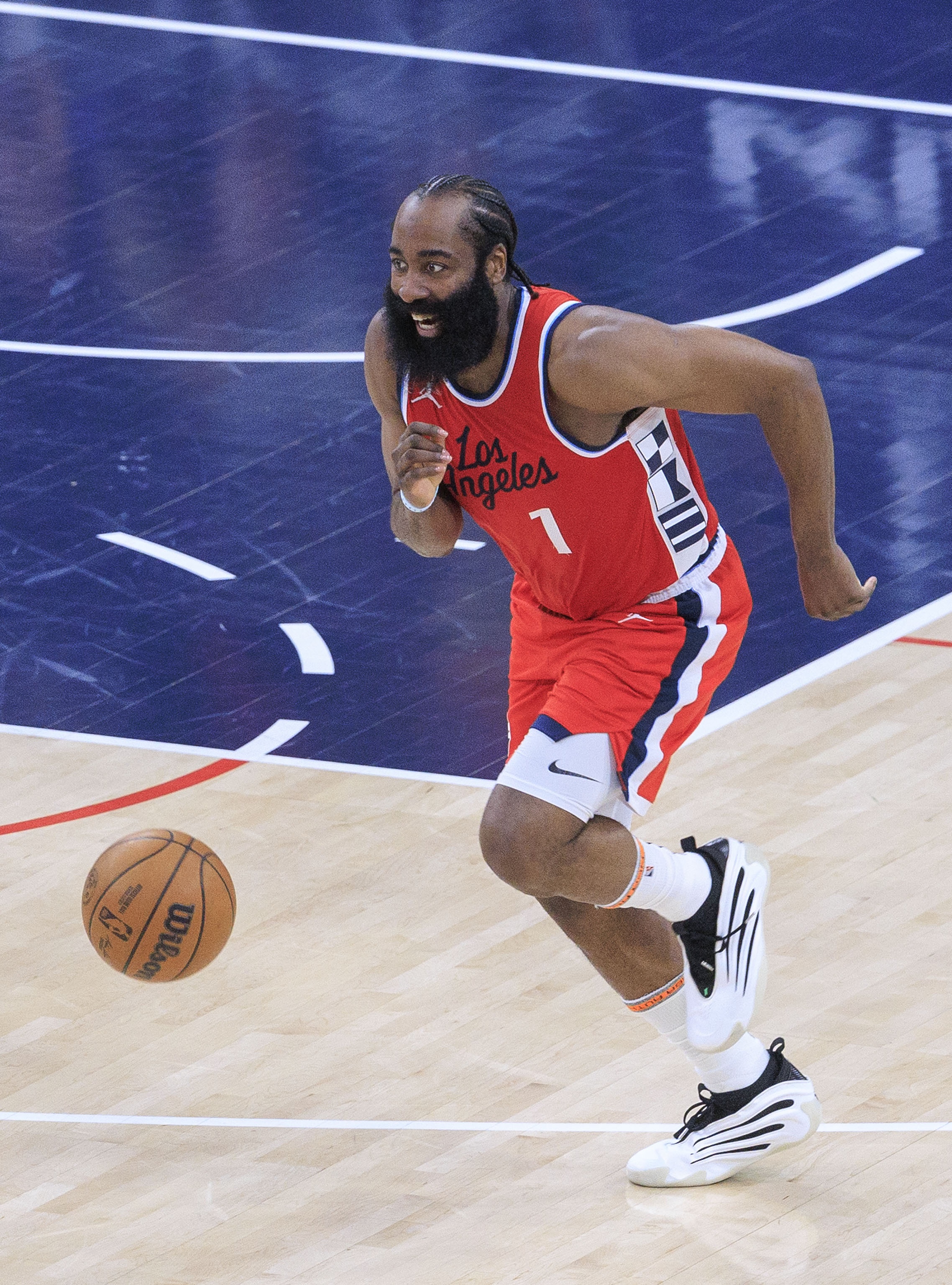 什么級(jí)別？哈登近10戰(zhàn)場均28.4分5.6板9.8助1.4斷 率領(lǐng)快船8勝2負(fù)